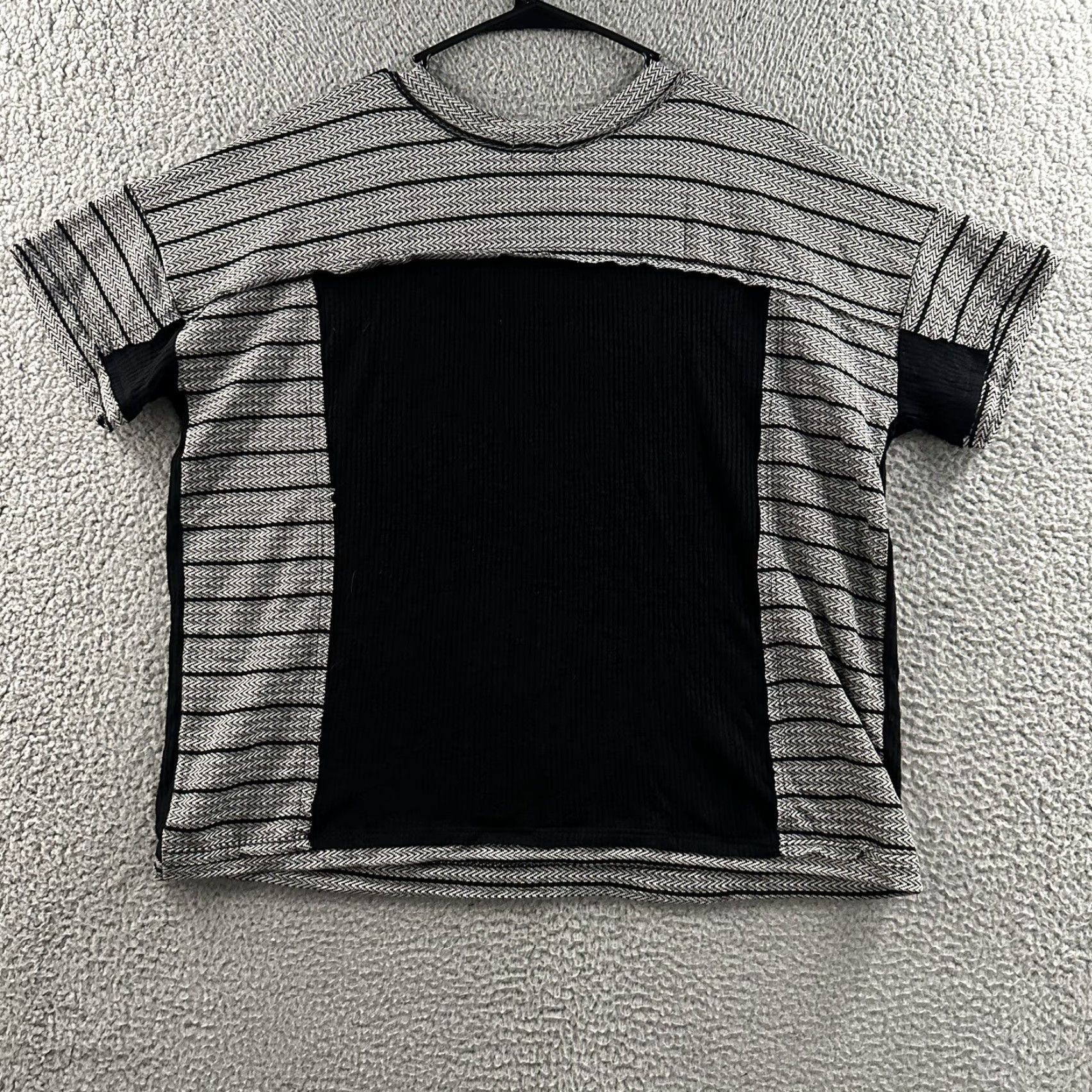 BKE BKE Womens Top Multicolor Short Sleeve V-Neck Rayon Blend Pieced Edge Top M Medium Size M / US 6-8 / IT 42-44 - 6 Thumbnail