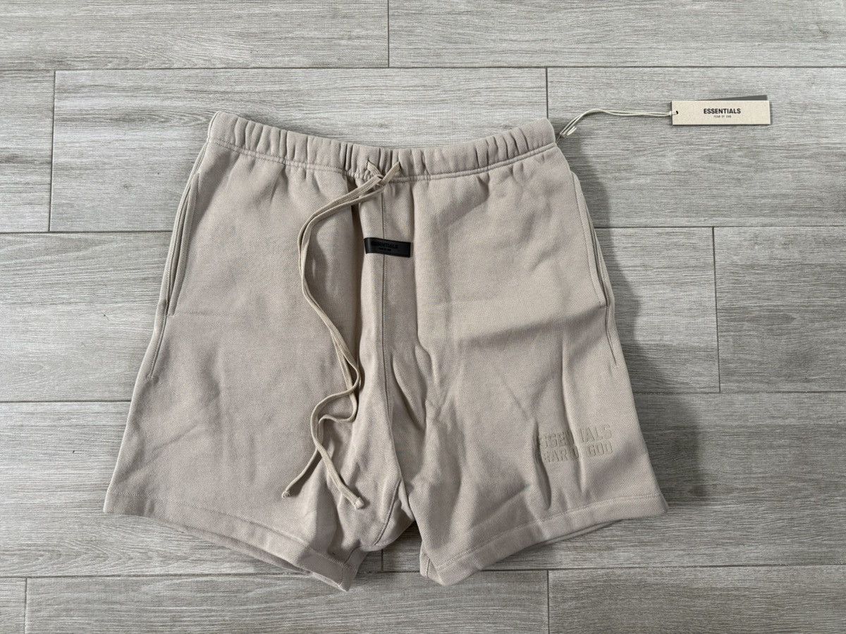 Fear of God FEAR OF GOD ESSENTIALS Logo Sweat Shorts Smoke Size L Large Size US 36 / EU 52 - 1 Thumbnail