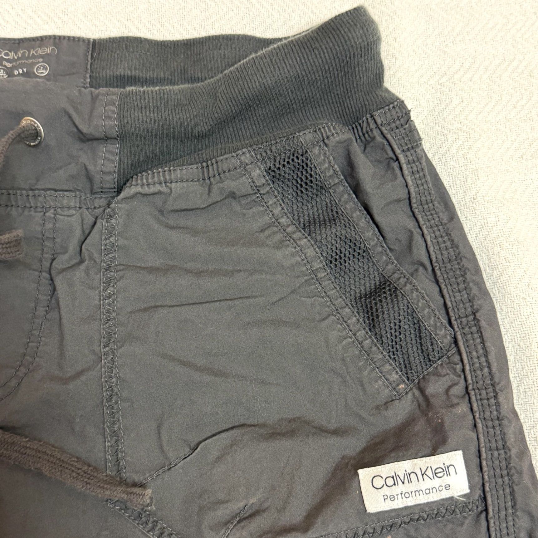 Calvin Klein Calvin Klein Performance Shorts Mens M Black Drawstring Cargo Athletic Short Size US 31 - 7 Thumbnail