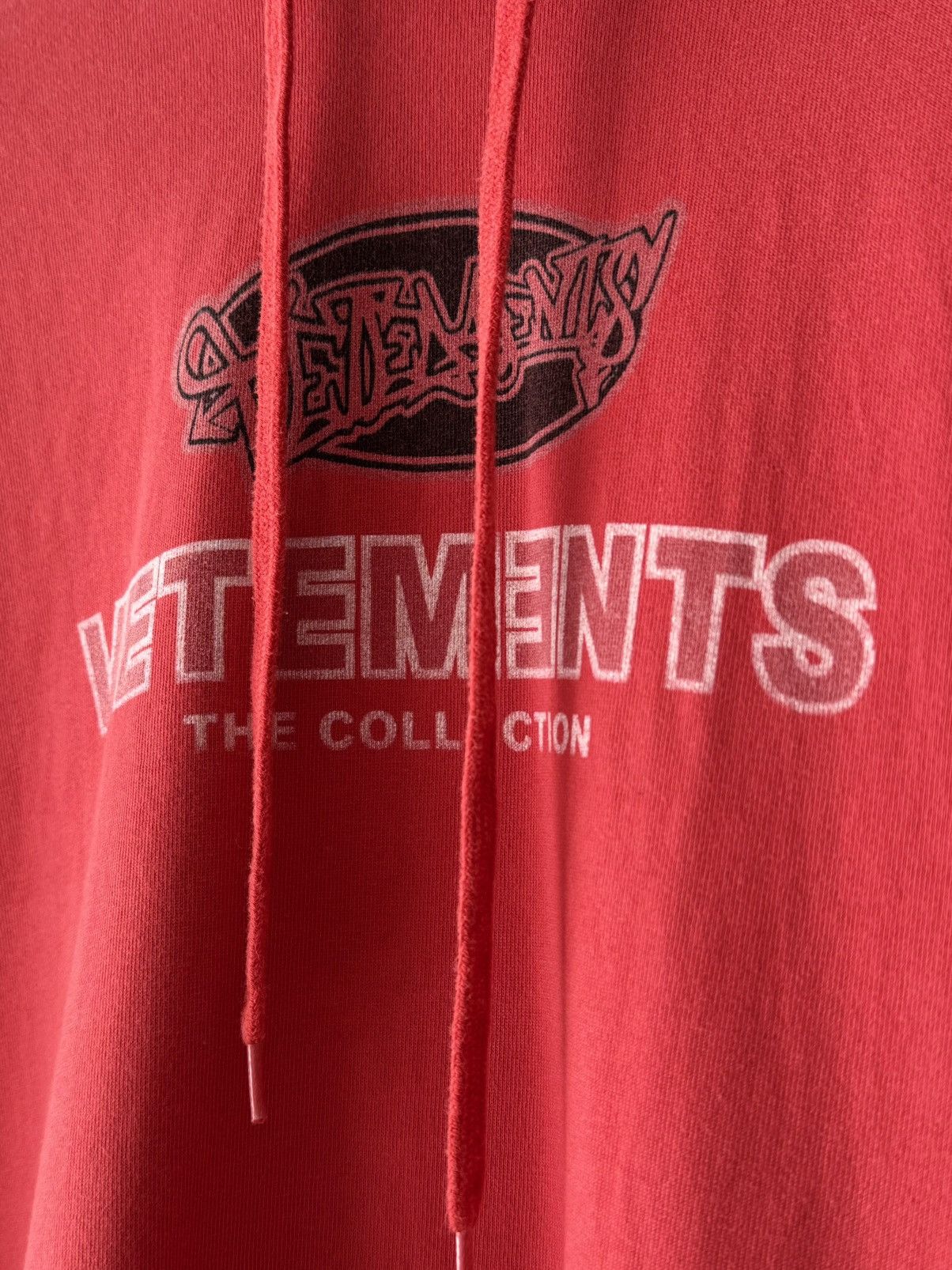 Vetements Vetements 2018 ‘The Collection’ Graphic Red Hoodie Size US M / EU 48-50 / 2 - 7 Thumbnail