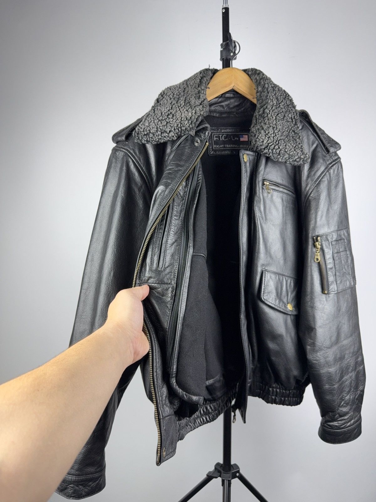 Japanese Brand Vintage 90s Military Army USA Leather Bomber Flight Jacket Size US L / EU 52-54 / 3 - 9 Thumbnail