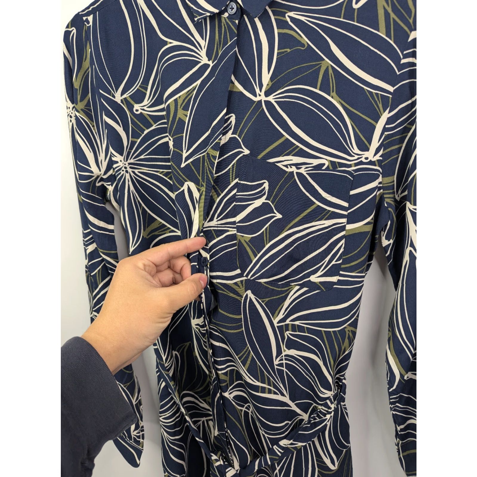 Ann Taylor Ann Taylor Dress Womens M Blue Floral Long Sleeve Button Front Belted Career Size M / US 6-8 / IT 42-44 - 3 Thumbnail