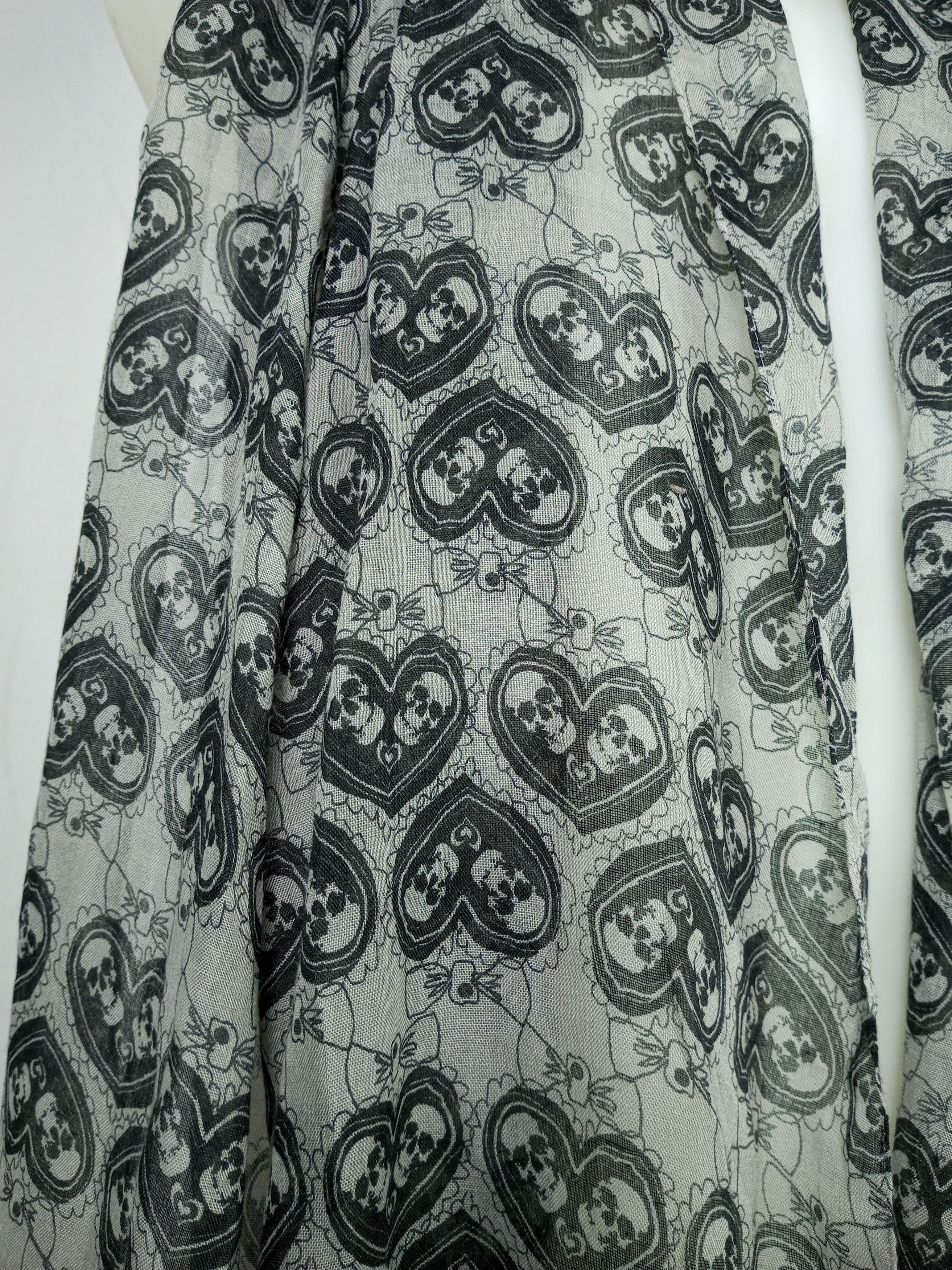 Japanese Brand Skulls Scarf Inspired By Alexander McQueen Size ONE SIZE - 4 Thumbnail