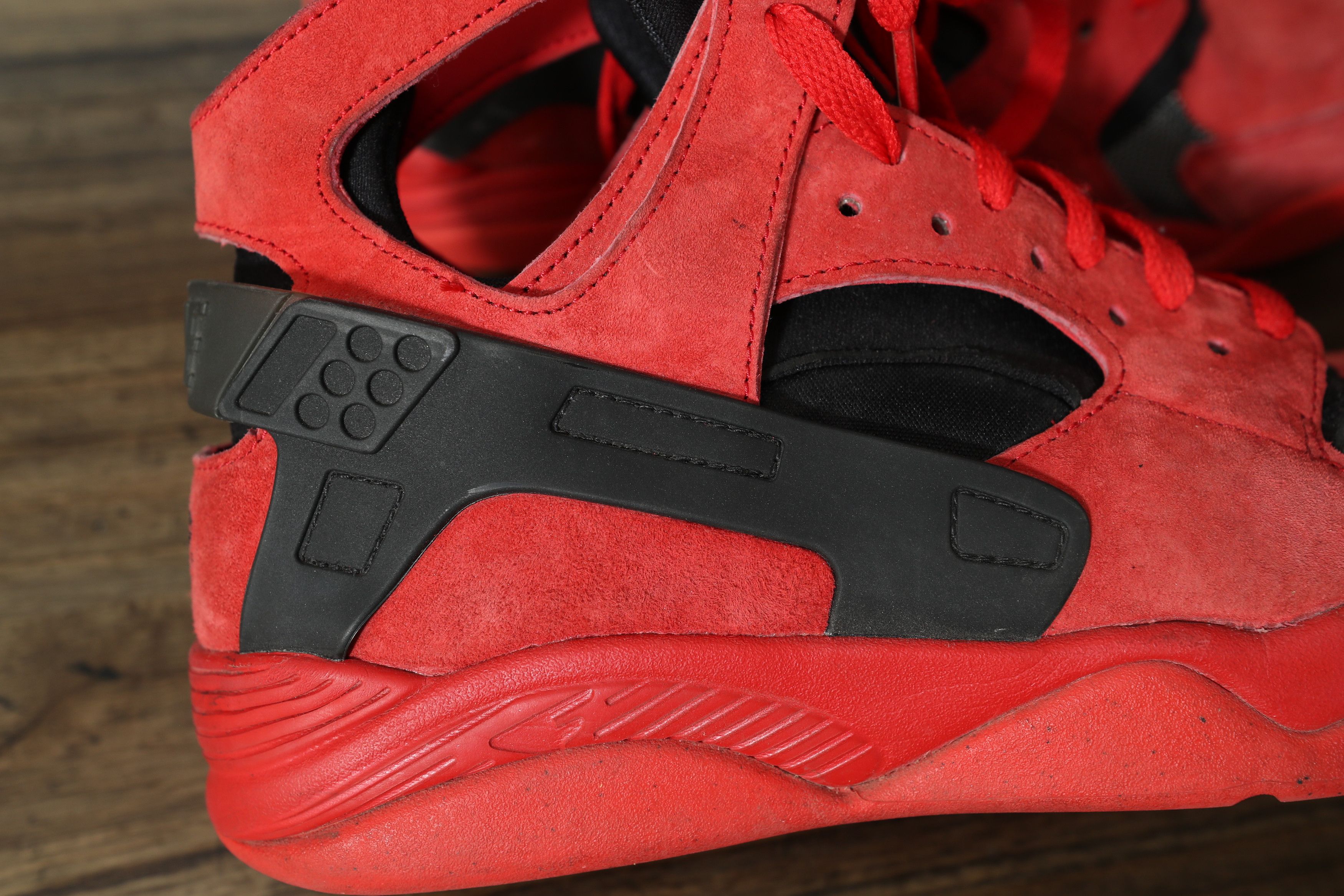 Nike Nike Air Flight Huarache University Red Black (10) Size US 10 / EU 43 - 12 Thumbnail