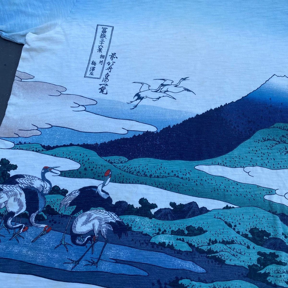 Uniqlo RARE ‼️ Hokusai Blue Size US XL / EU 56 / 4 - 2 Thumbnail