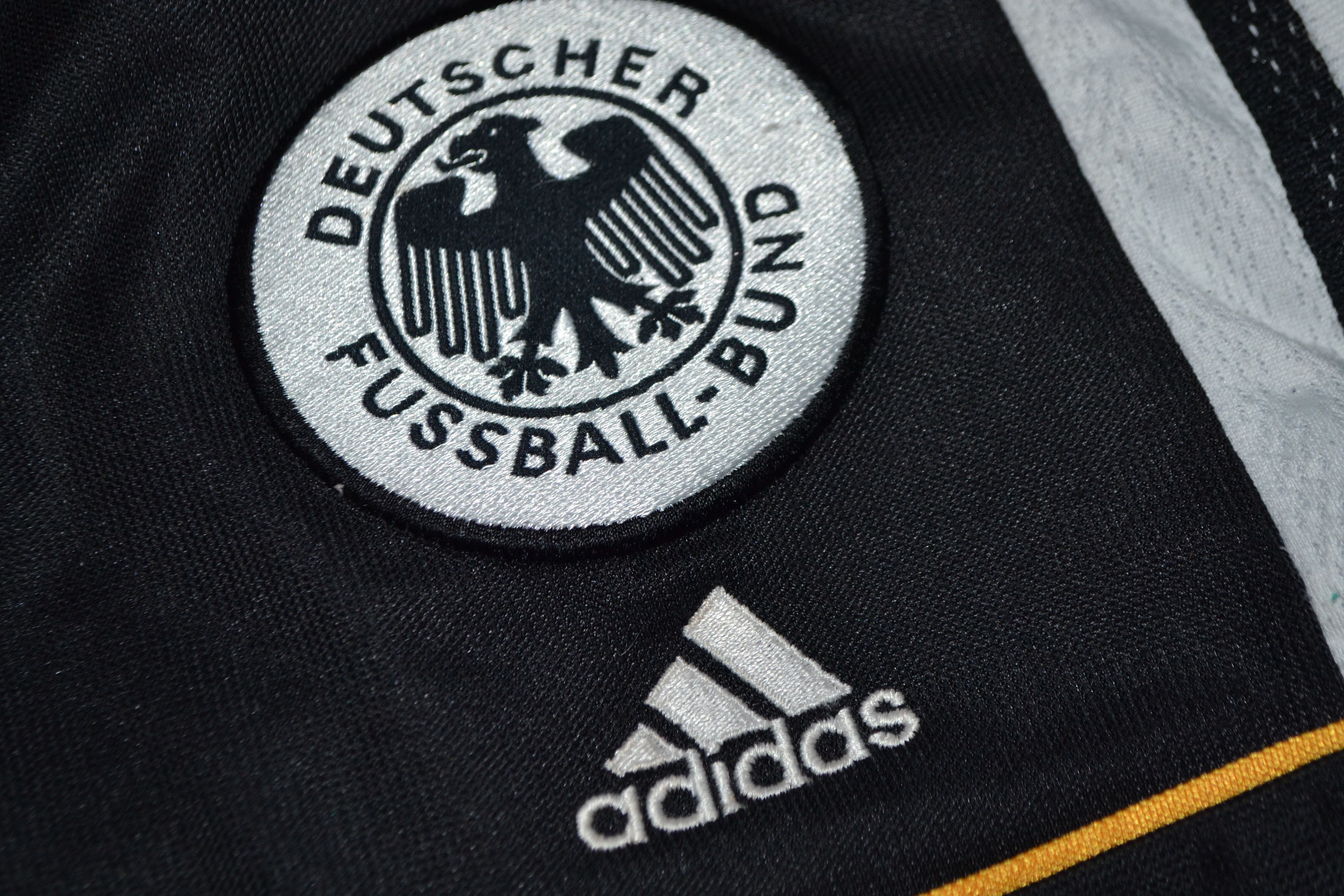 Adidas Germany Y2K Vintage 90s Football Shorts Soccer Size US 34 / EU 50 - 7 Thumbnail