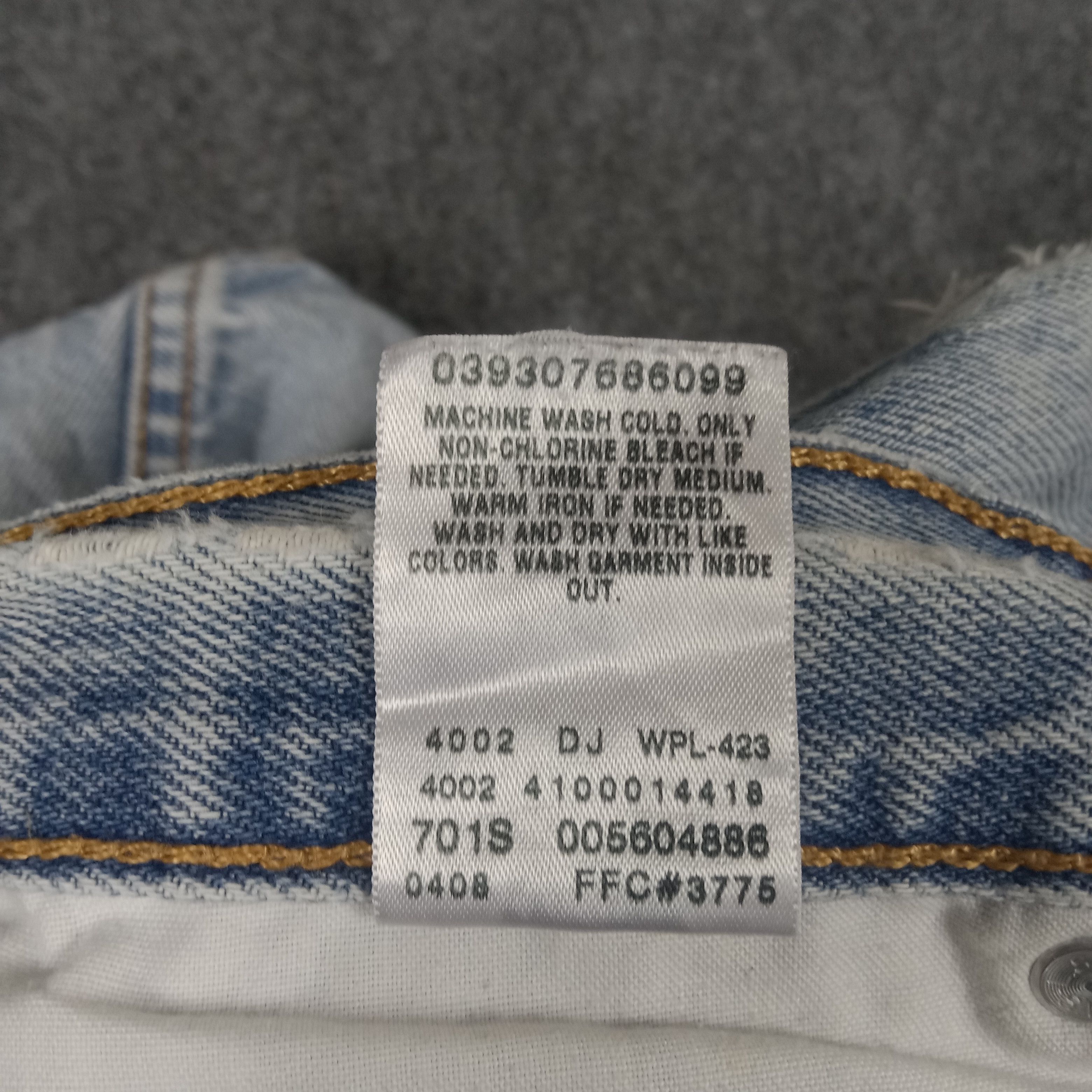 Levi's Levi's 560 Grunge Style Distressed Denim Jeans Size US 35 - 13 Thumbnail