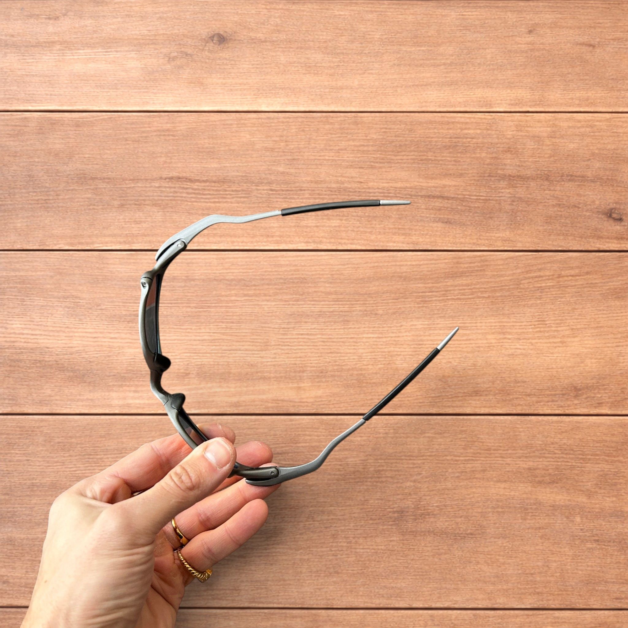 Japanese Brand Metal frame polarised sunglasses in black with red lens. Size ONE SIZE - 6 Thumbnail