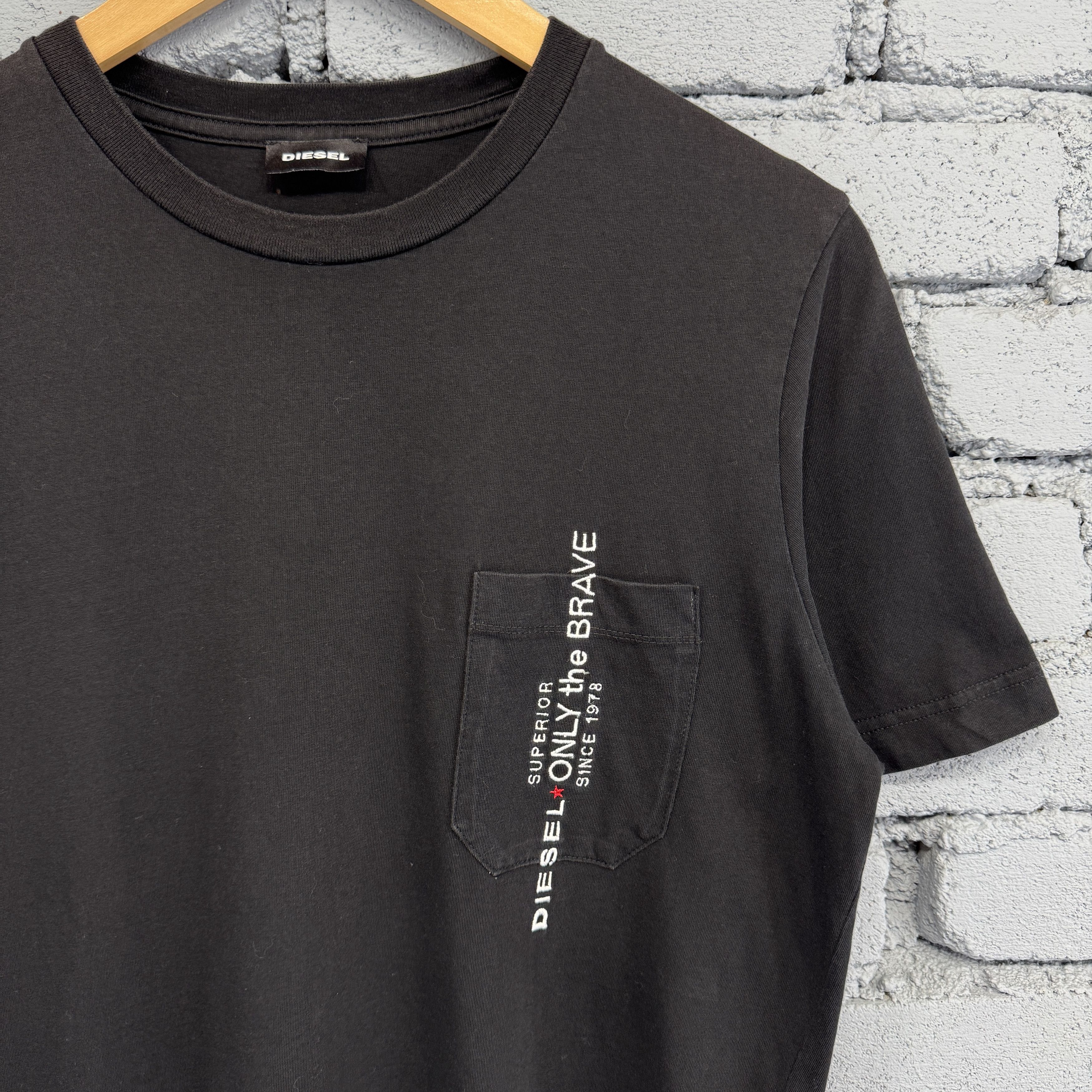 Diesel Vintage Y2K Diesel Avant Garde Black Sunfaded Tshirt Size US M / EU 48-50 / 2 - 3 Thumbnail