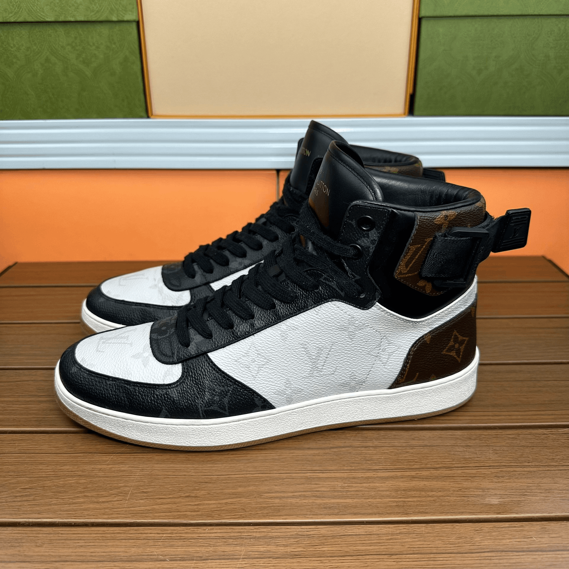 Louis Vuitton Louis Vuitton Hitop Sneakers 8 Men Size US 8 / EU 41 - 1 Thumbnail