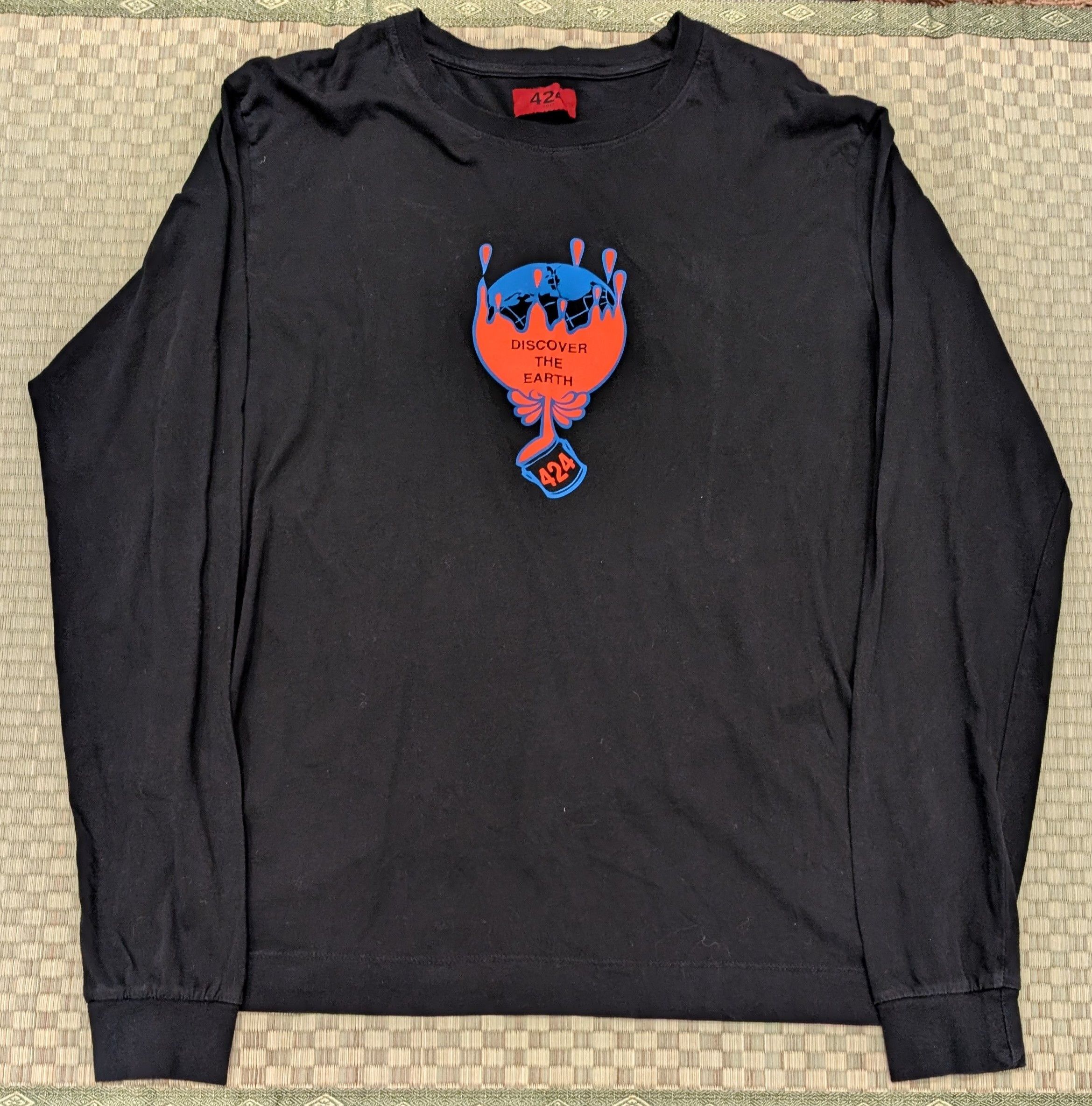 424 424 Discover the Earth Long Sleeve T-shirt Made in USA Size US L / EU 52-54 / 3 - 1 Thumbnail