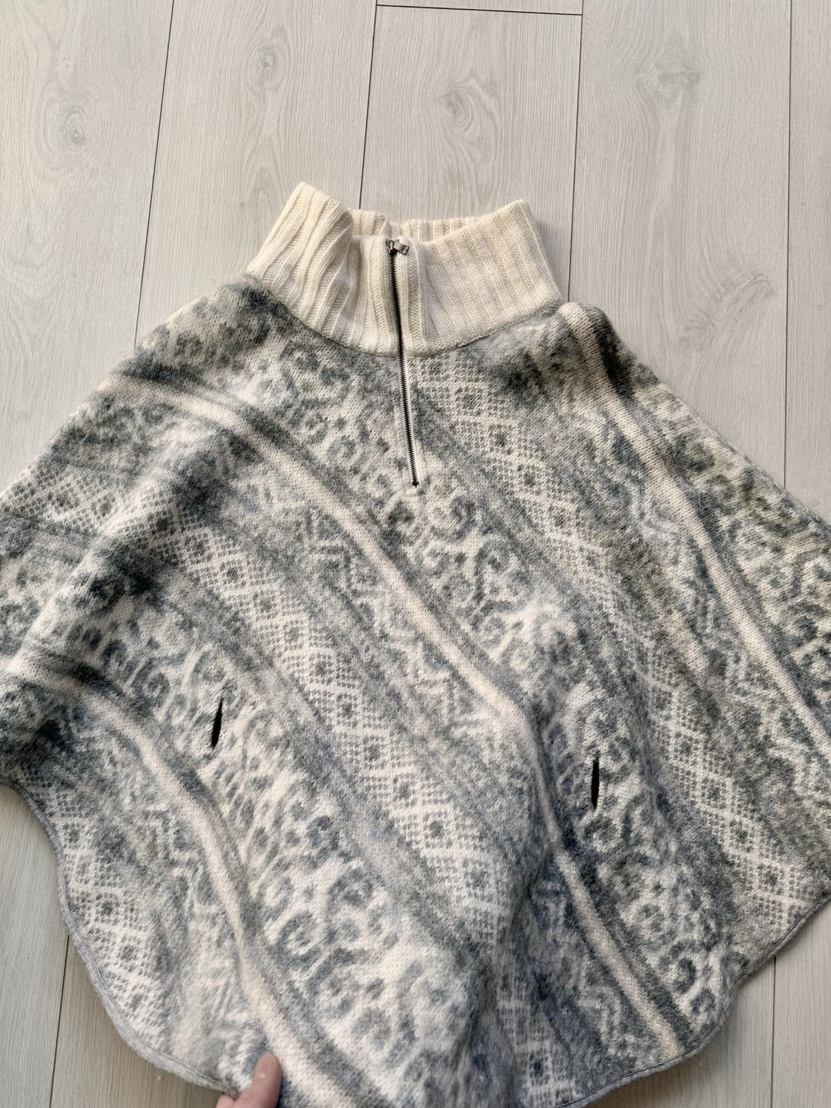 Designer × Japanese Brand MARC CAIN Cape Poncho Sweater Aztec pattern Size XS / US 0-2 / IT 36-38 - 5 Thumbnail