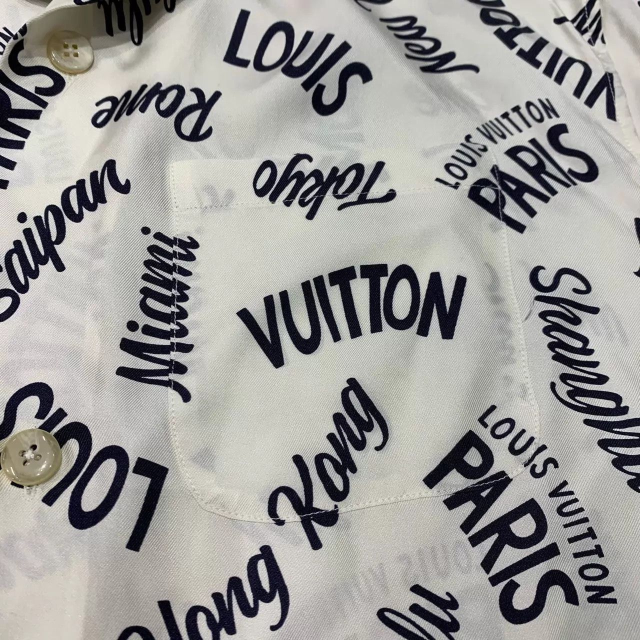 Louis Vuitton LV White All Over Print Short-Sleeve Shirt S 95 New JZ1190 Size US S / EU 44-46 / 1 - 7 Thumbnail