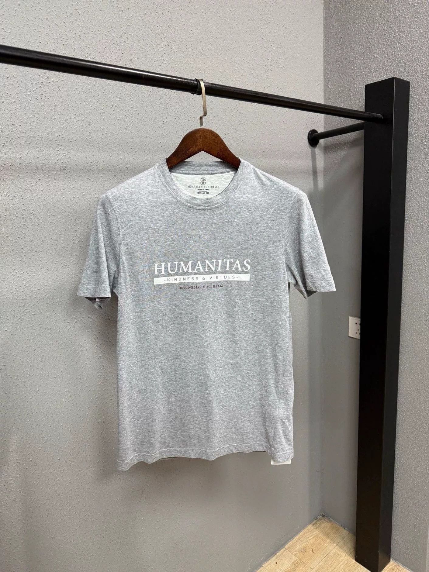 Brunello Cucinelli Brunello Cucinelli Gray Human Slogan Short-Sleeve Size US S / EU 44-46 / 1 - 1 Thumbnail