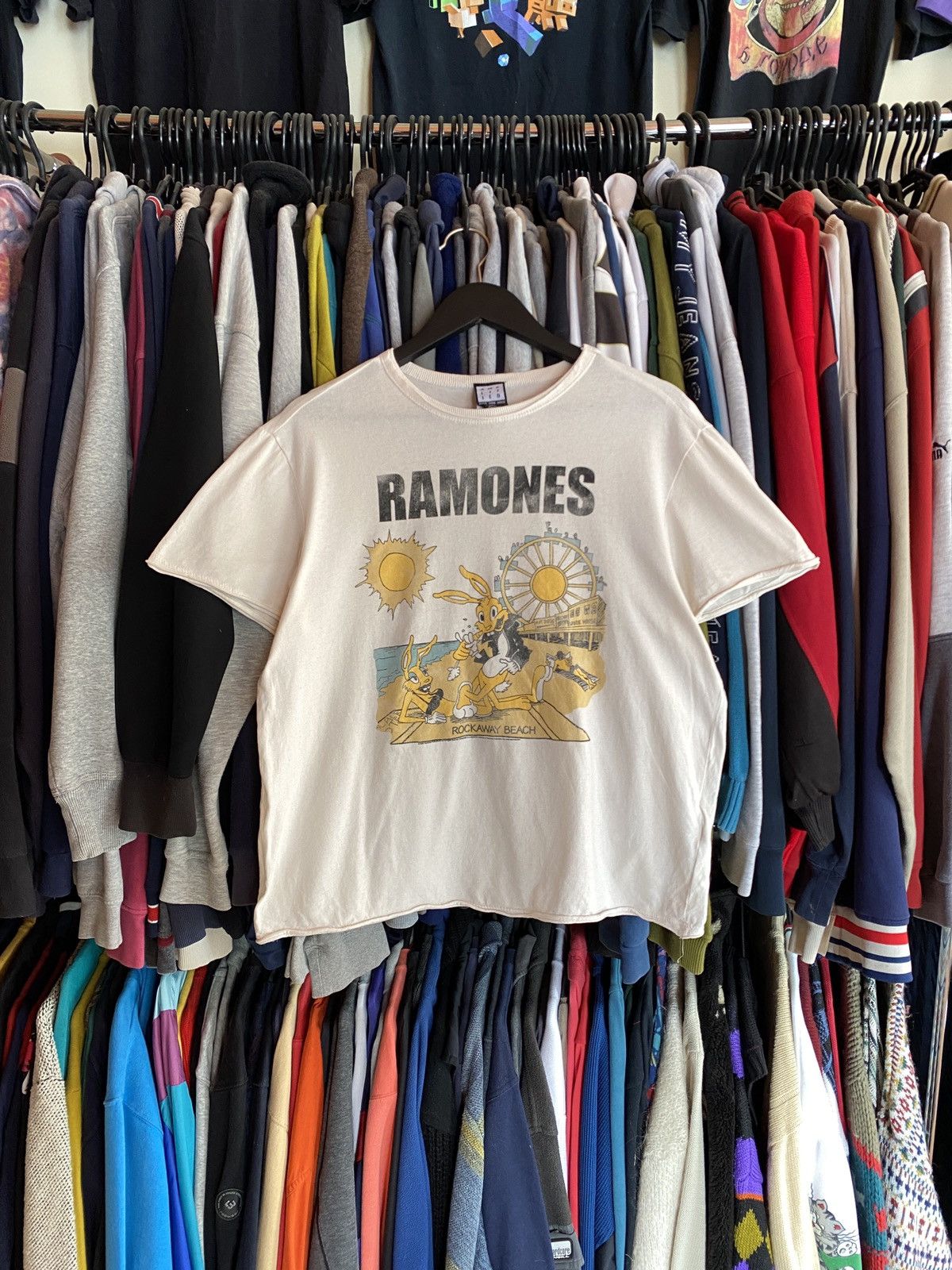 Band Tees VINTAGE RAMONES ROCKAWAY BEACH T-SHIRT Y2k Size US M / EU 48-50 / 2 - 1 Thumbnail