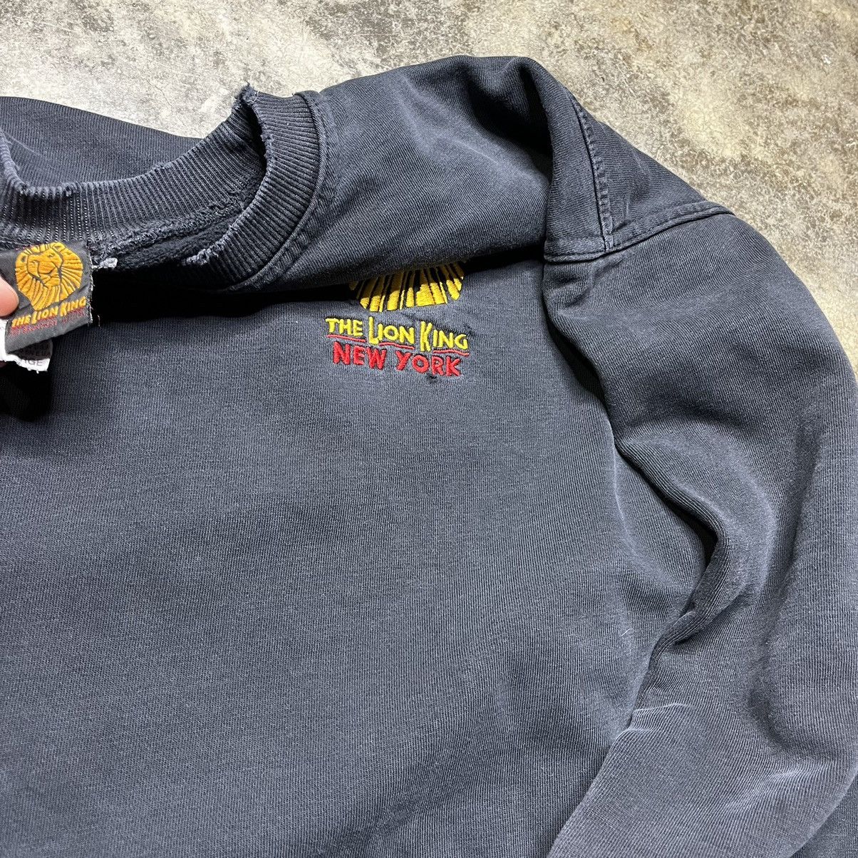Vintage vintage thrashed lion king new york broadway swsstshirt Size US XL / EU 56 / 4 - 3 Thumbnail