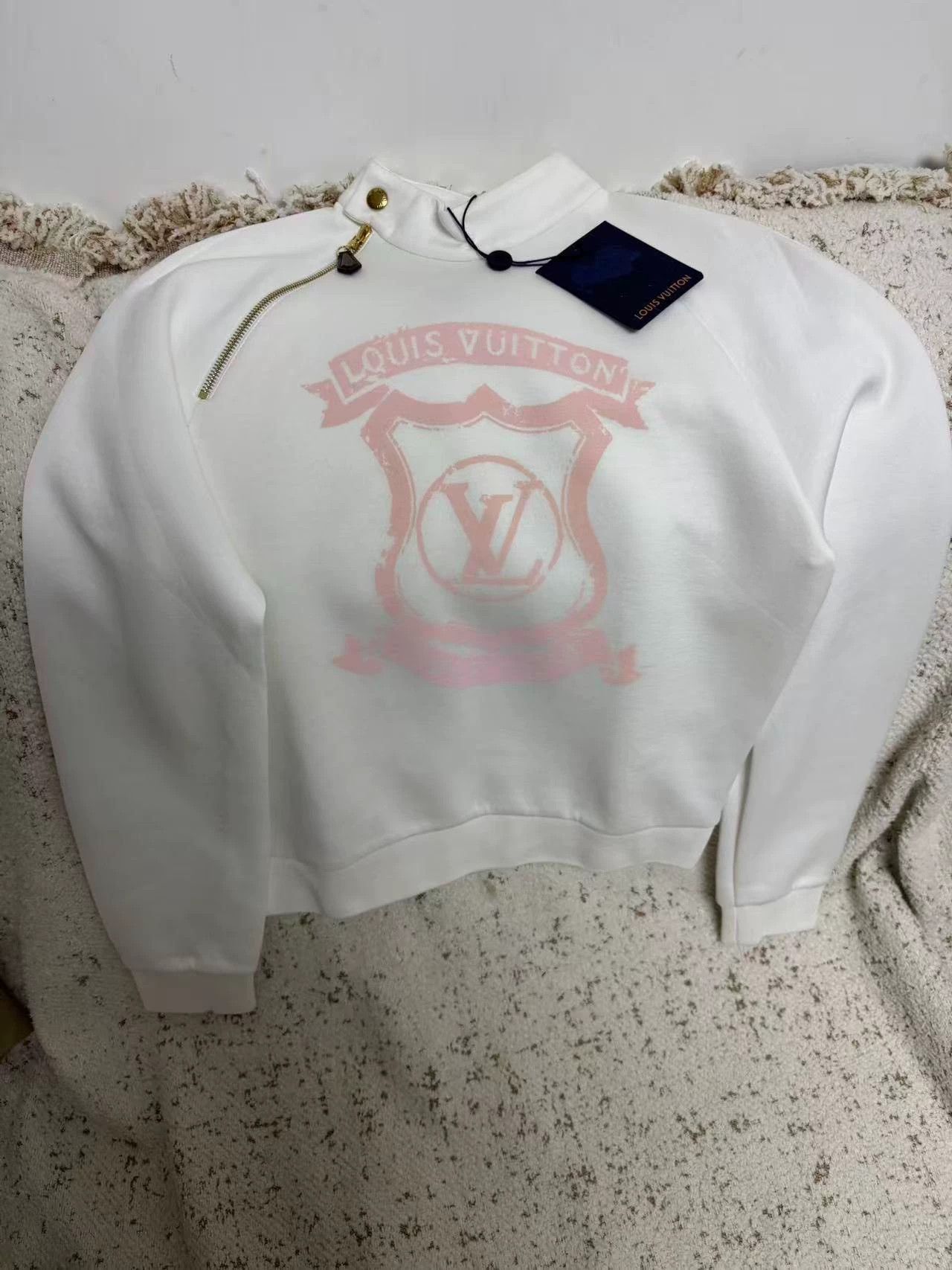 Louis Vuitton LV sweatshirt new with tags L Size L / US 10 / IT 46 - 1 Thumbnail