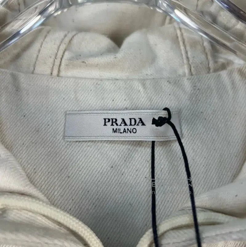Prada Prada Hooded Vest in Light Cream. Size US M / EU 48-50 / 2 - 4 Thumbnail