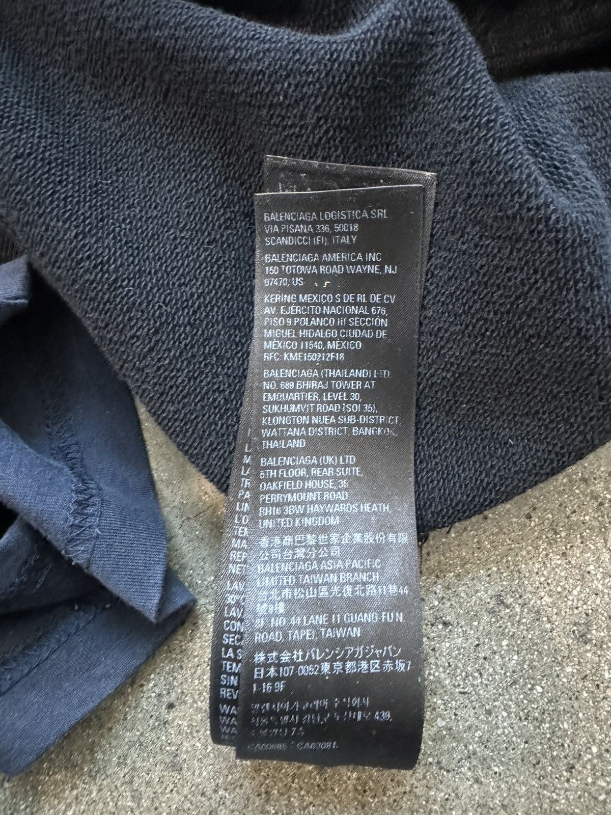 Balenciaga Balenciaga “BE DIFFERENT” Hoodie Size US L / EU 52-54 / 3 - 9 Thumbnail