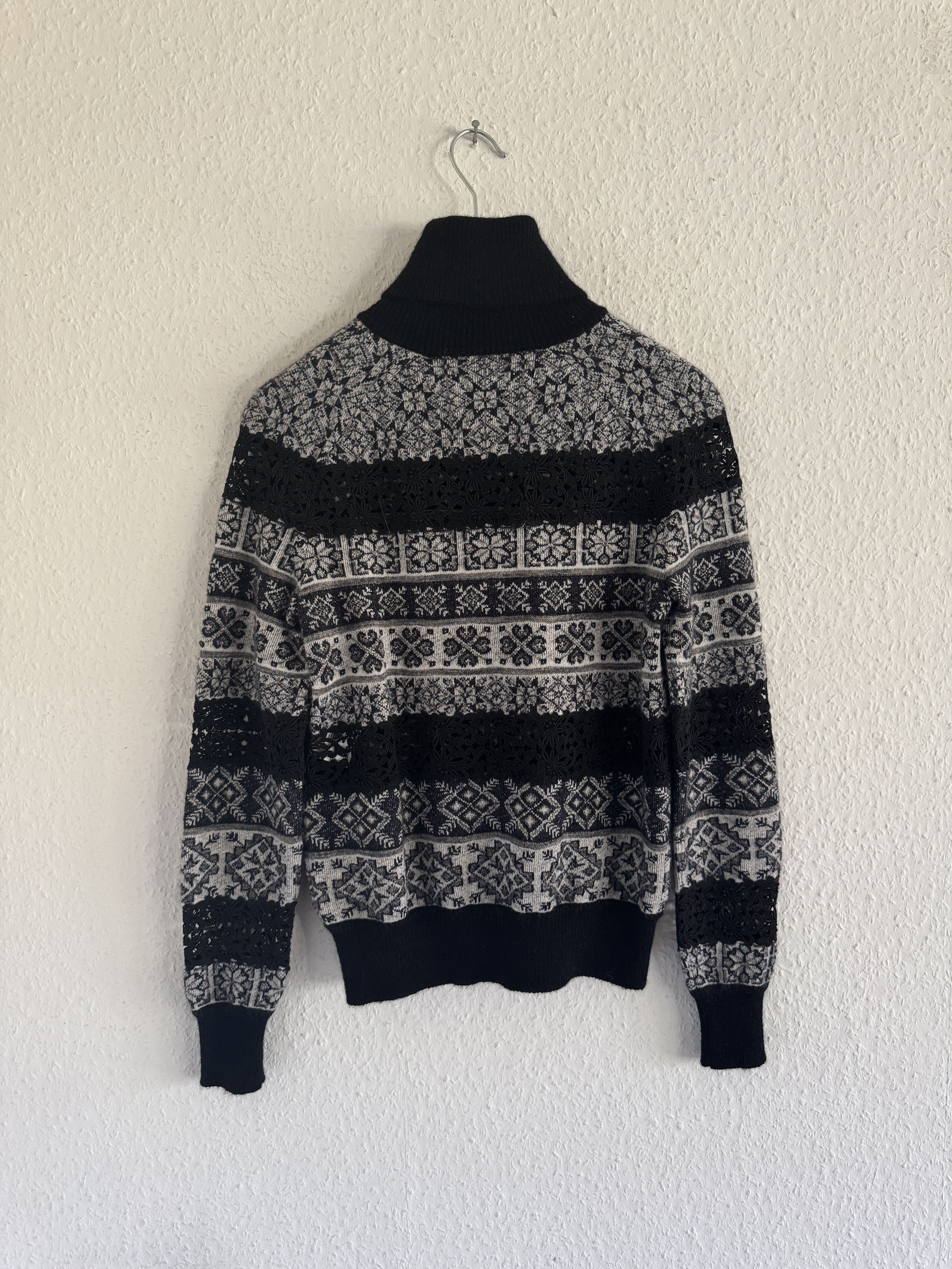 Chanel Chanel Paris-Rome Runway Lace & Cashmere Sweater Size XS / US 0-2 / IT 36-38 - 7 Thumbnail