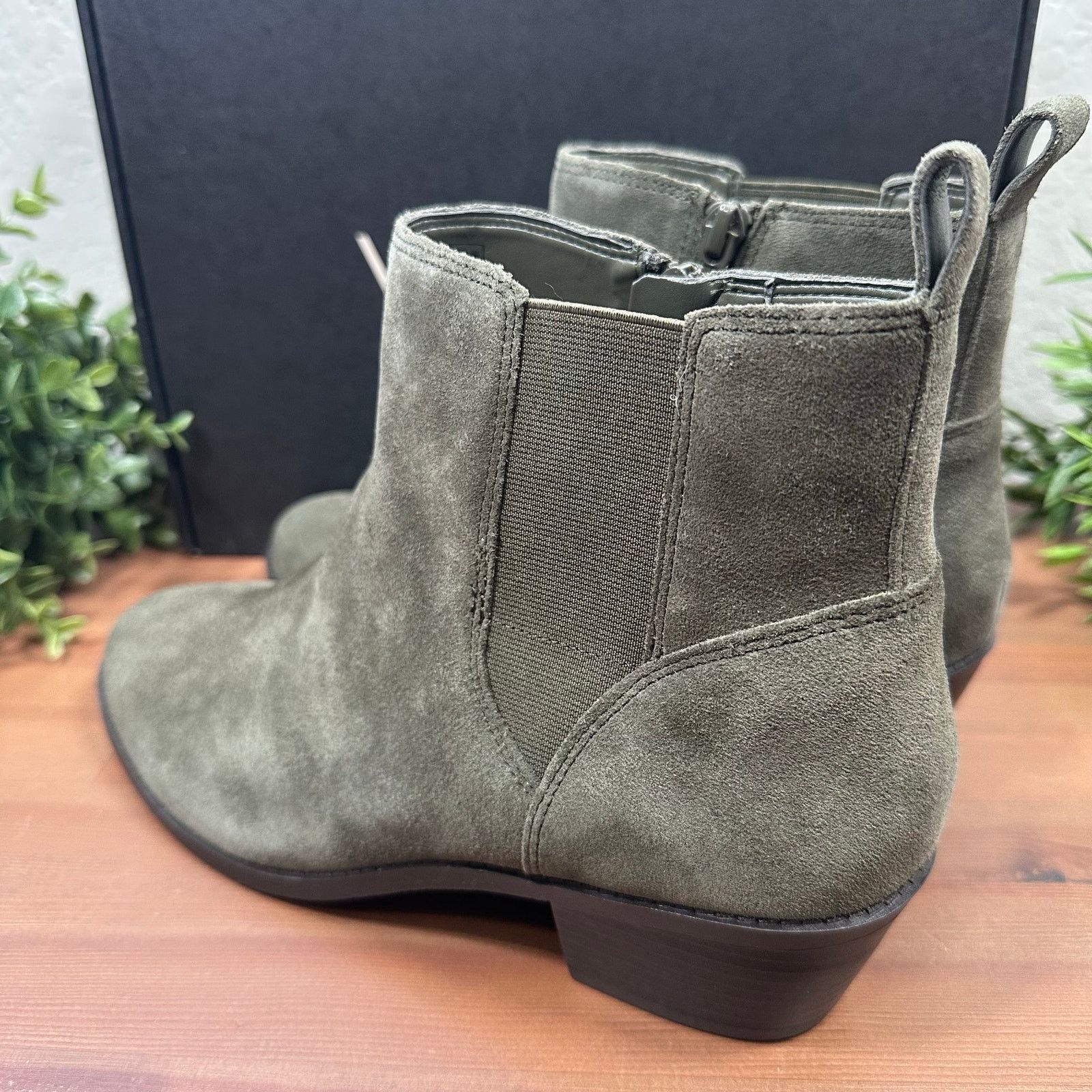 Vionic Vionic Roseland Wide Water-Repellent Suede Ankle Boots Size US 9.5 / IT 39.5 - 7 Thumbnail