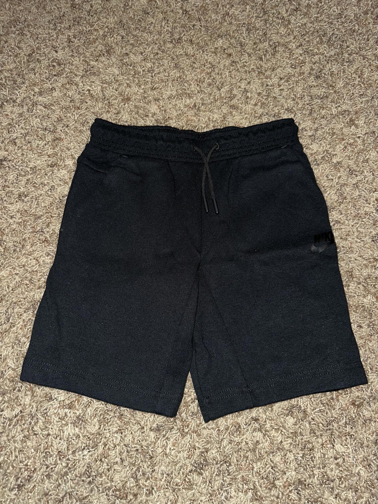 Nike Nike Little Kids (Boy’s) Tech Fleece Black Shorts Size US 26 / EU 42 - 1 Thumbnail