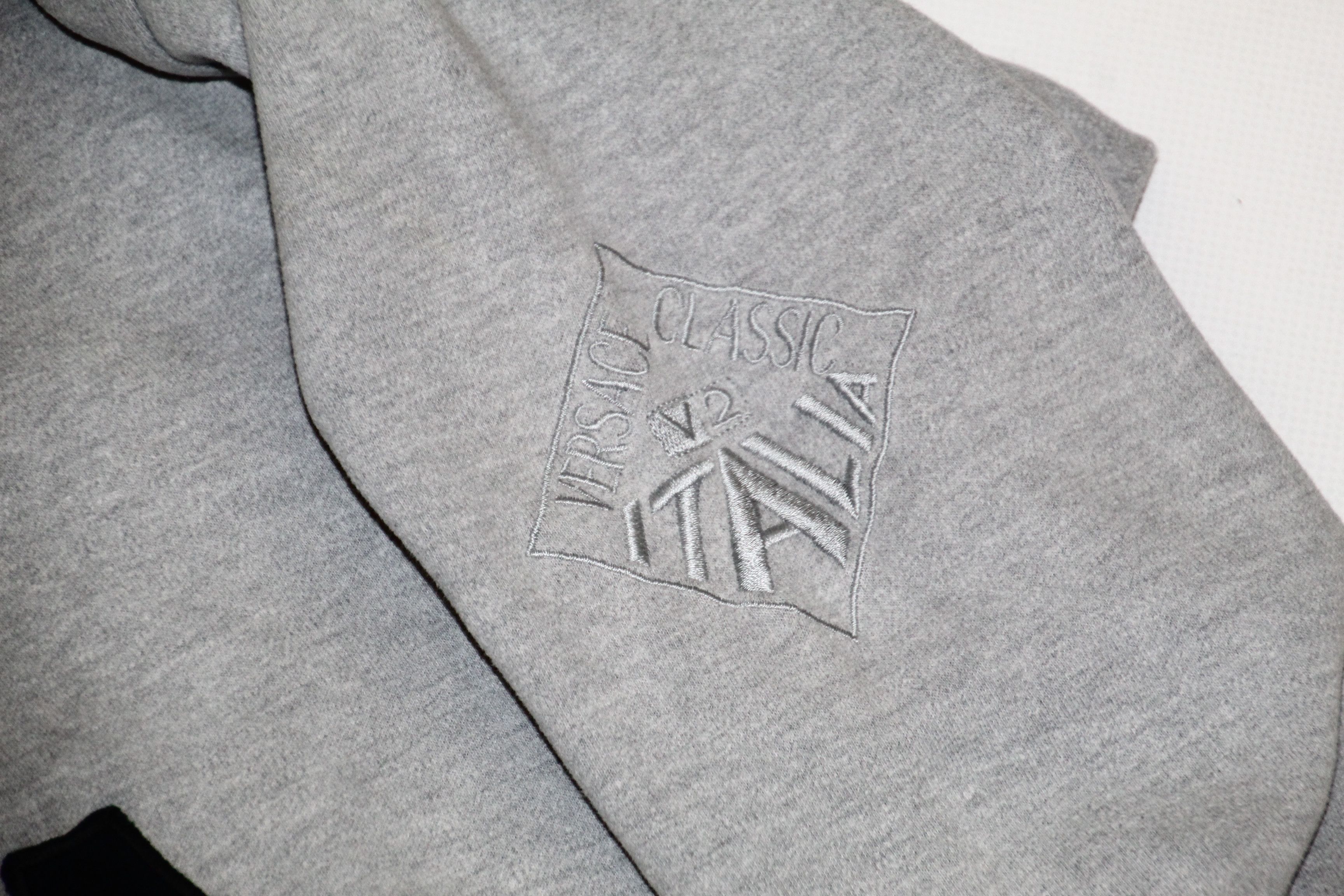 Versace VTG Versace Classic V2 ITALIA big logo baggy sweatshirt Size US S / EU 44-46 / 1 - 7 Thumbnail