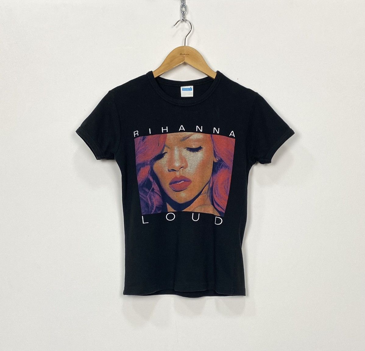 Band Tees Vintage Famona 2011 Rihanna Loud Tour T Shirt Size M Black Size M / US 6-8 / IT 42-44 - 1 Thumbnail