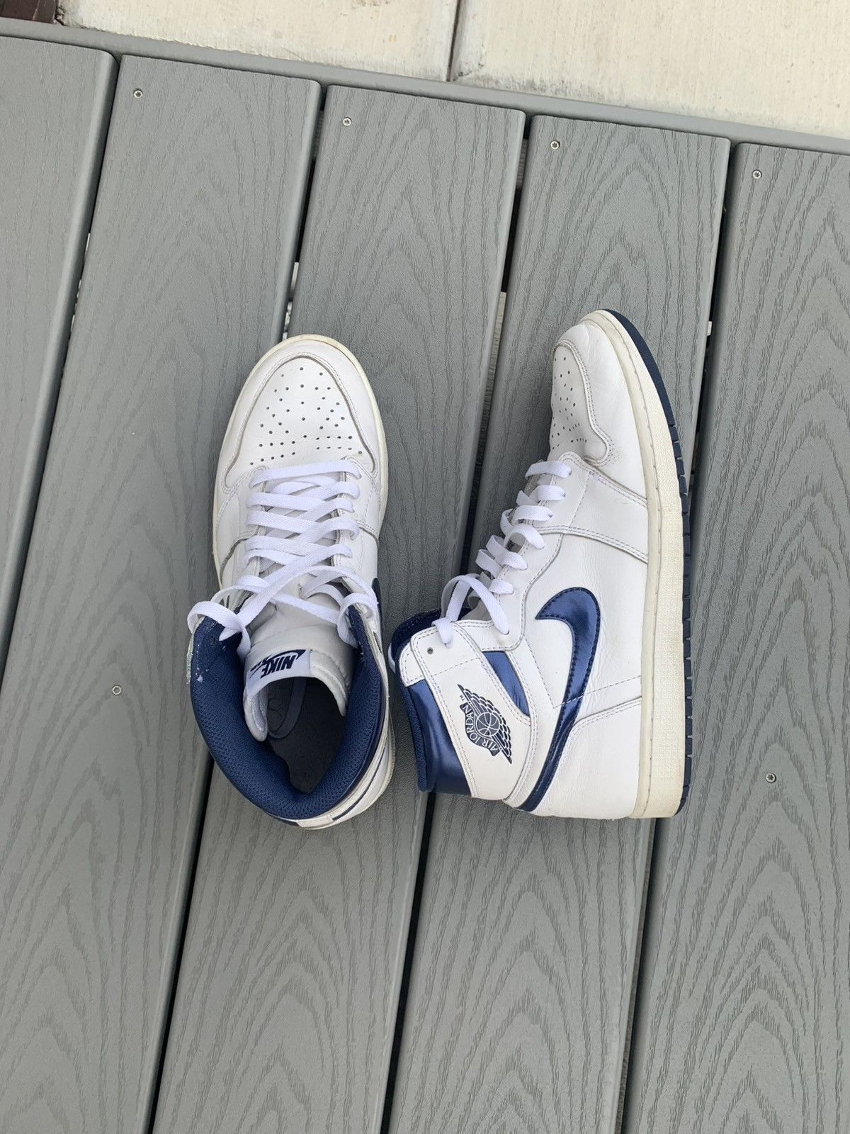 Jordan Brand Air Jordan 1 Retro High OG Metallic Navy 2016 Size US 11 / EU 44 - 1 Thumbnail