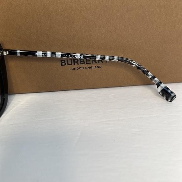 Burberry BURBERRY BE4323 CAROLL Square Oversized Sunglasses","descrip Size ONE SIZE - 4 Thumbnail