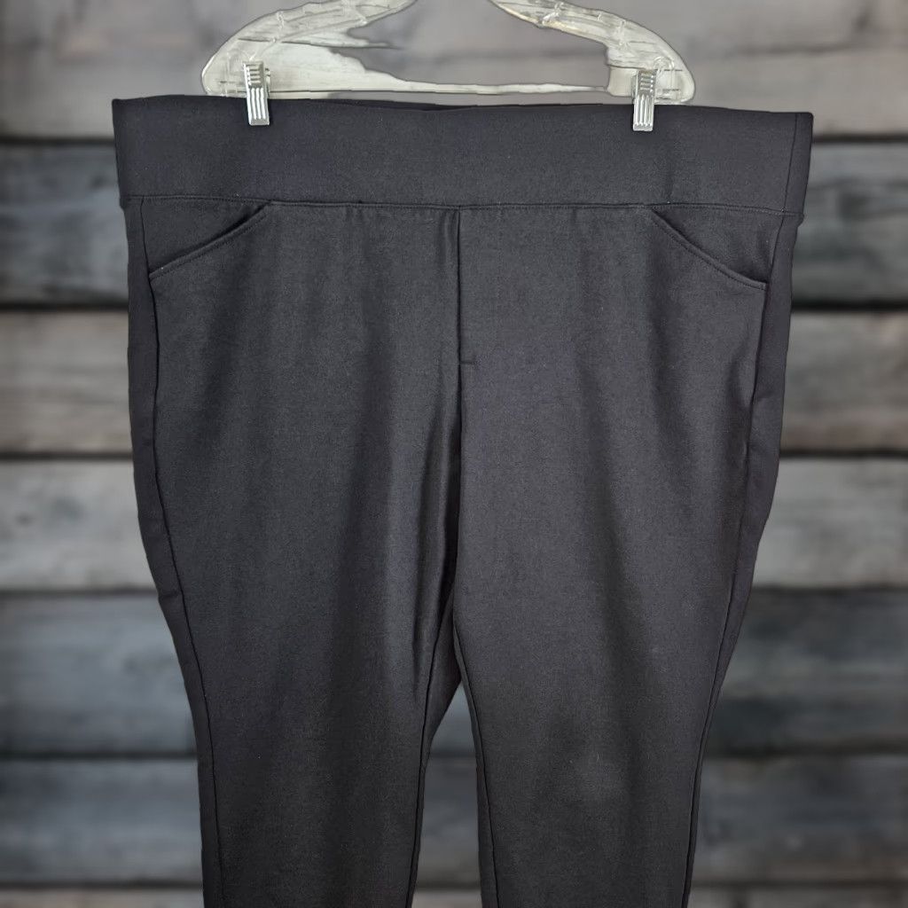 Torrid Torrid Womens Pull On Pocket Pixie Cropped Pants Size 4X Black High Rise Pants Womens Cropped Pockets 24" Waist 22.5" Inseam 13" Rise Size 40" / US 18 - 1 Thumbnail