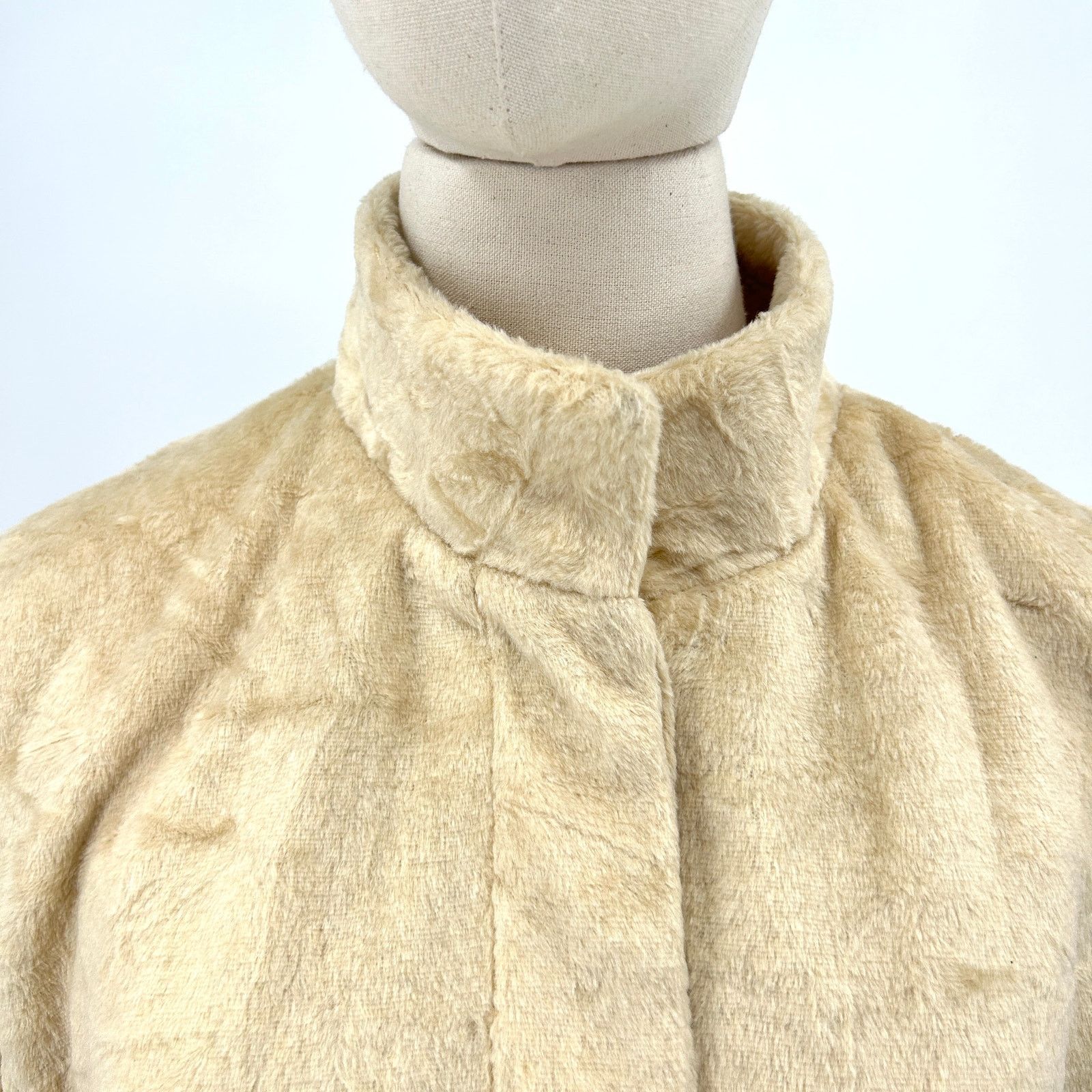 Vintage Vintage 90s Cream Faux Fur Longline Winter Coat Size M / US 6-8 / IT 42-44 - 2 Thumbnail