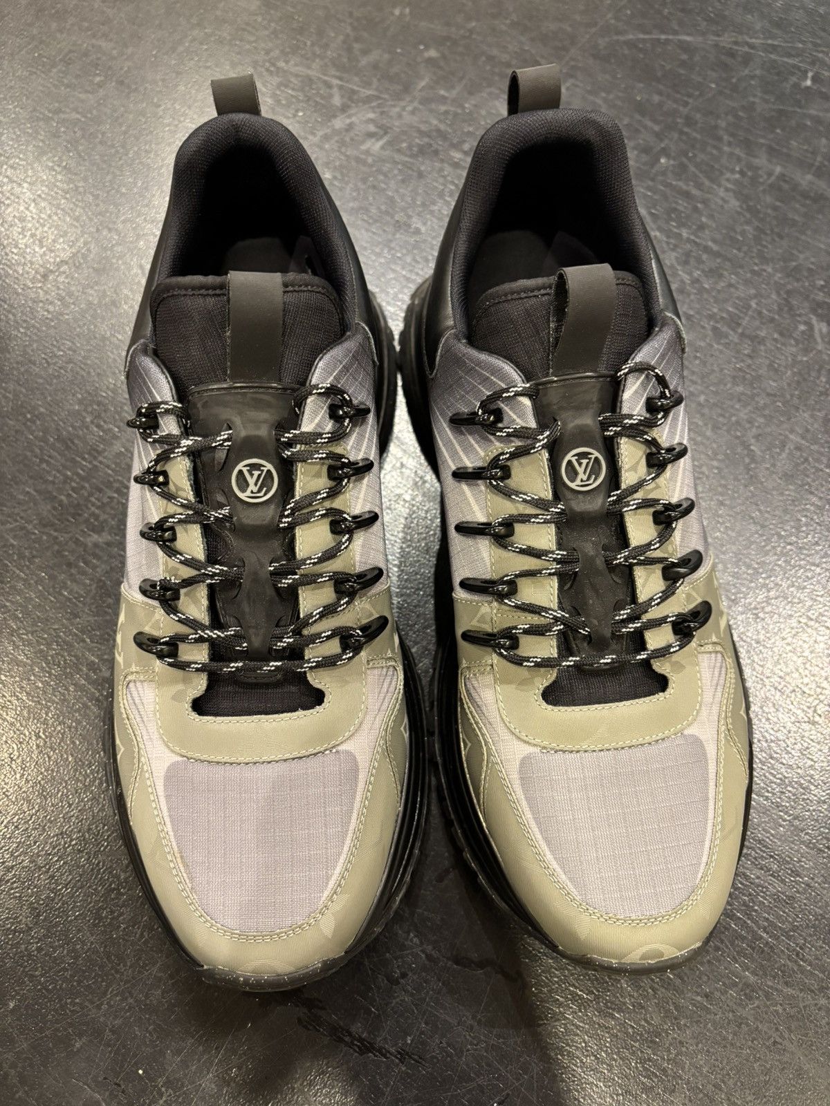 Louis Vuitton Louis Vuitton Run Away Pulse Sneaker - Grey Size US 9 / EU 42 - 6 Thumbnail