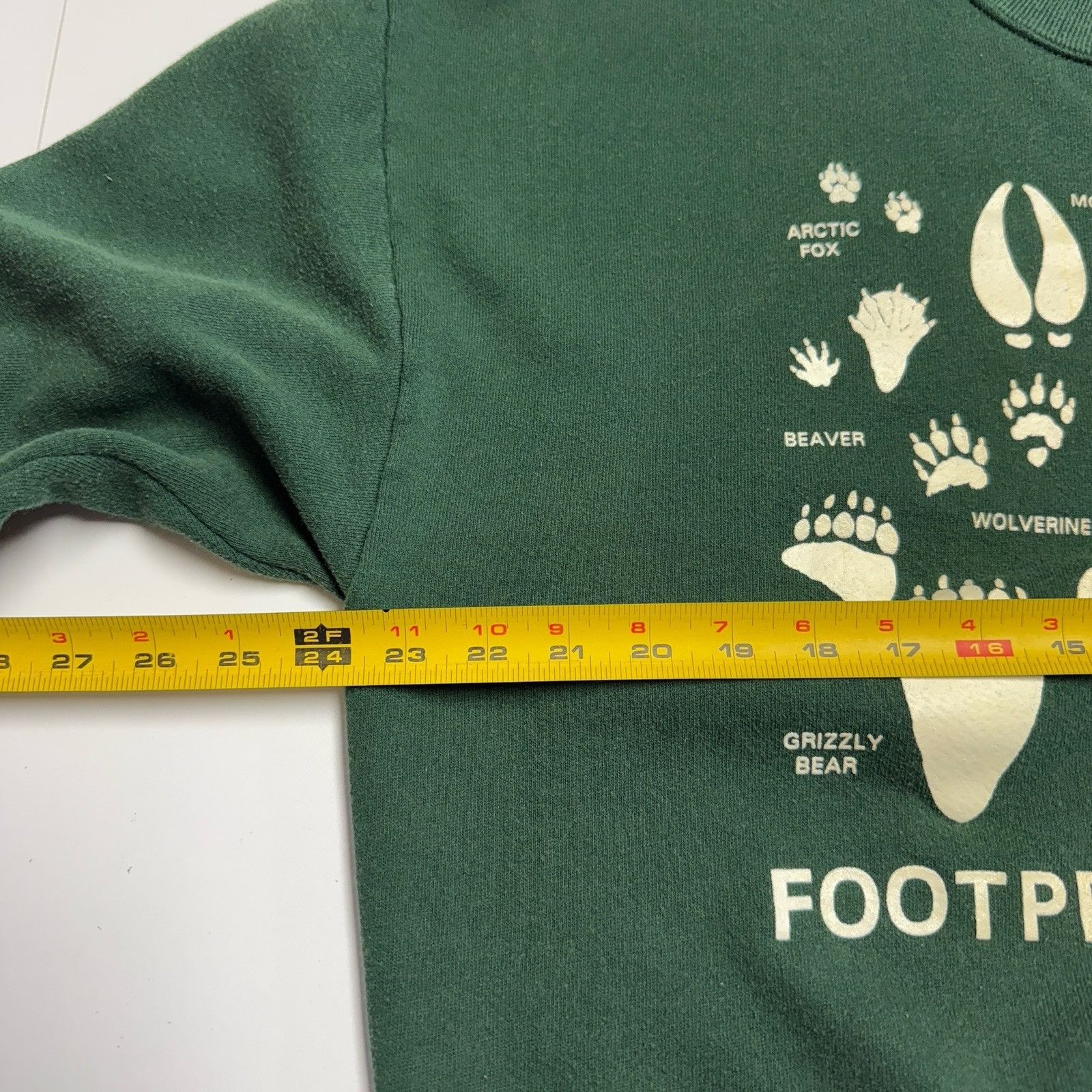 Vintage Vintage Footprints of Alaska Nature Sweatshirt Green Size US XL / EU 56 / 4 - 8 Thumbnail