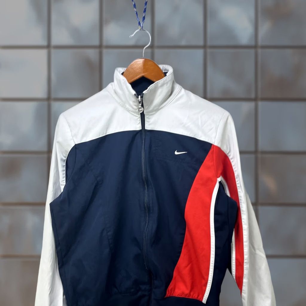 Nike Vintage Nike Y2K Track Jacket Womens L Small? Size L / US 10 / IT 46 - 1 Thumbnail