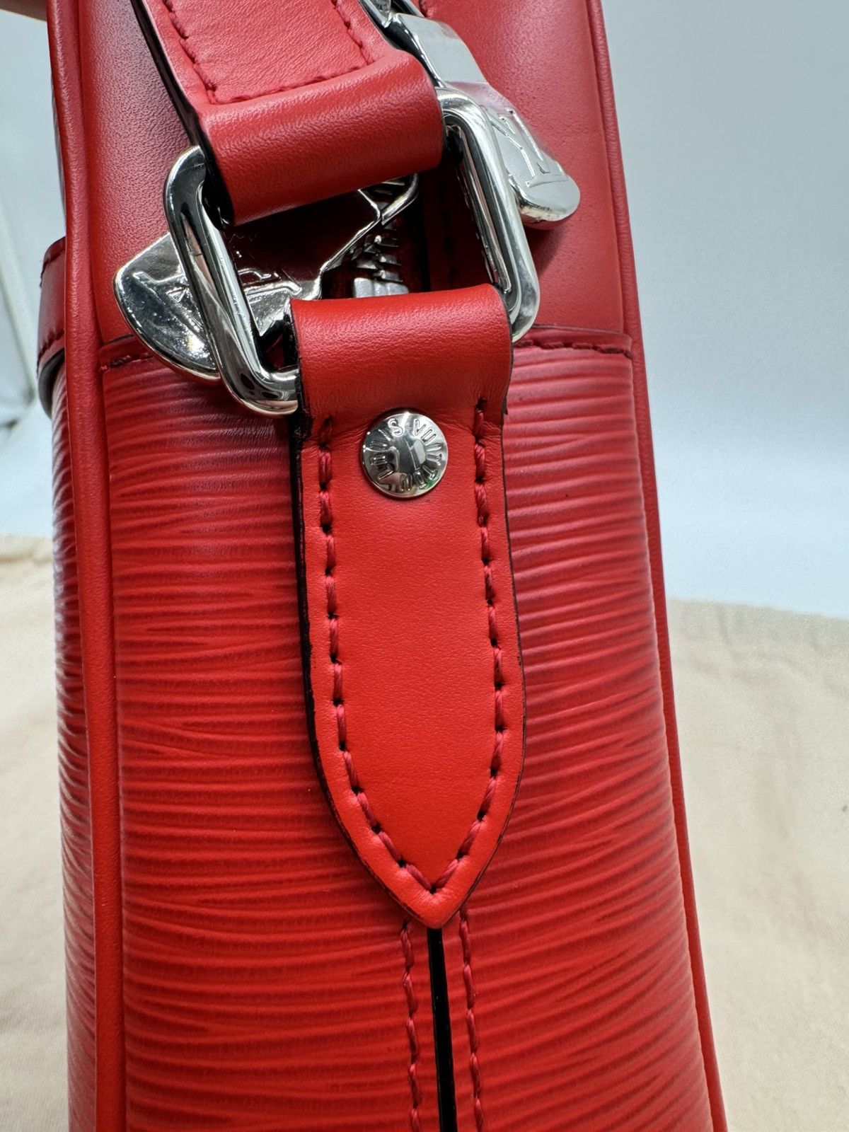 Louis Vuitton × Supreme Louis Vuitton X Supreme Epi Danube Pm Red Sling Bag Size 30 - 7 Thumbnail