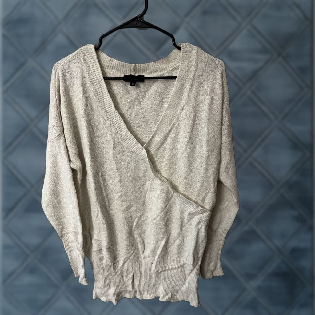 Express Express Womens Pullover Sweater Long Sleeve V Neck Knit Size Medium Ivory White Size M / US 6-8 / IT 42-44 - 1 Thumbnail