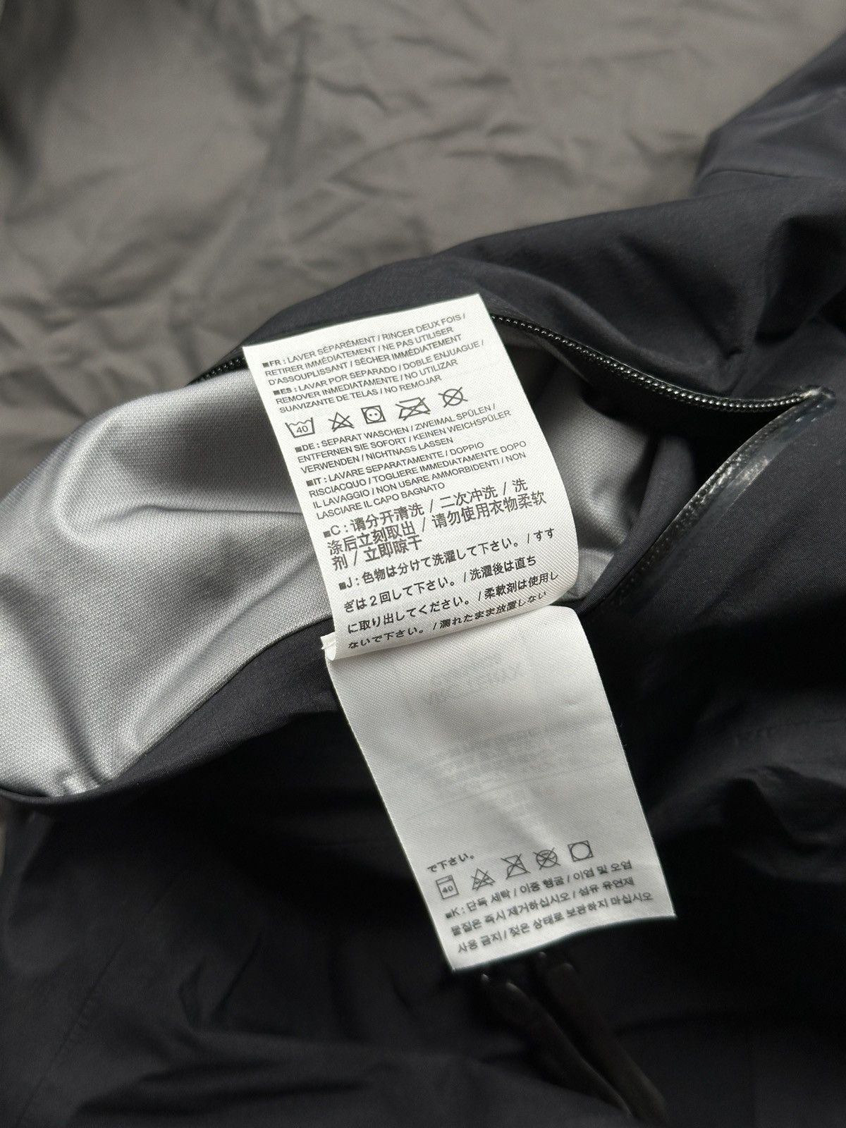 Arc'teryx Arc'teryx Zeta LT Gore-Tex Shell Jacket Black Lightweight Size US L / EU 52-54 / 3 - 23 Thumbnail