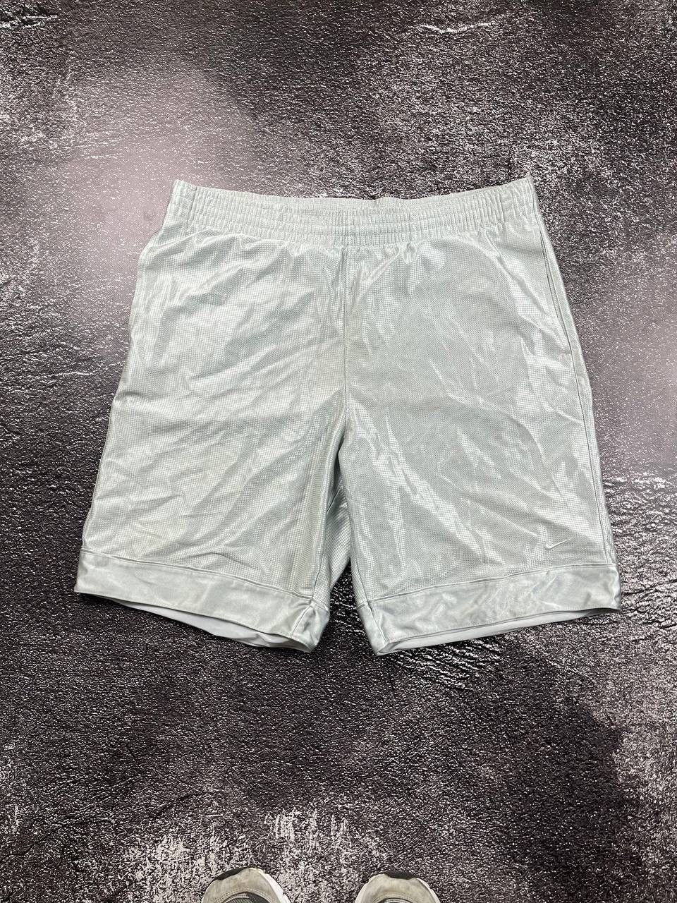 Nike Vintage Nike Basketball Baggy Shorts Y2K 90s Silver Mens Size US 33 - 1 Thumbnail