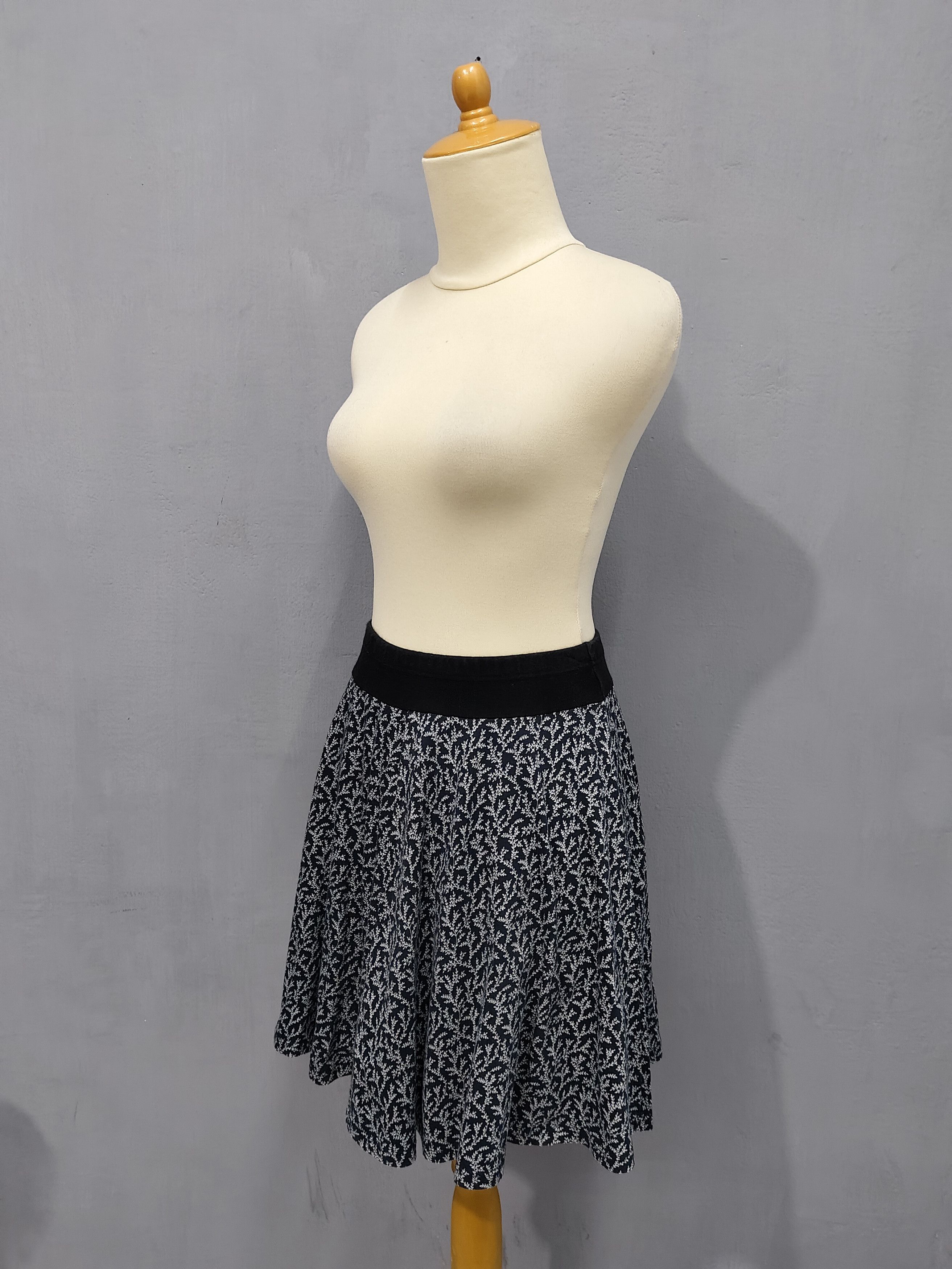 agnes b. DOPE💥Agnes B 💥 Florals Art Mini Skirt Size 30" / US 8 / IT 44 - 2 Thumbnail