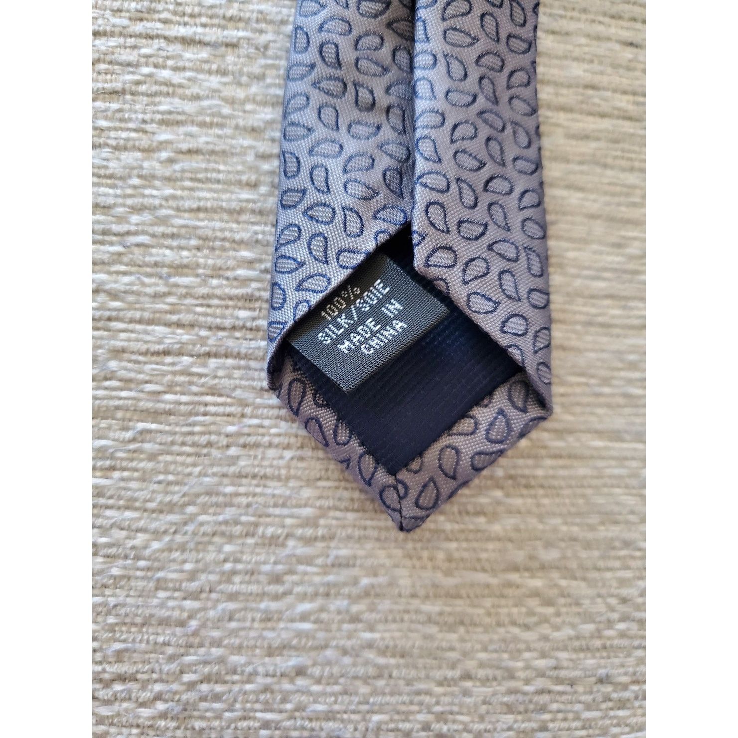 Michael Kors Michael Kors Gray Paisley 100% Silk Neck Tie Size ONE SIZE - 5 Thumbnail