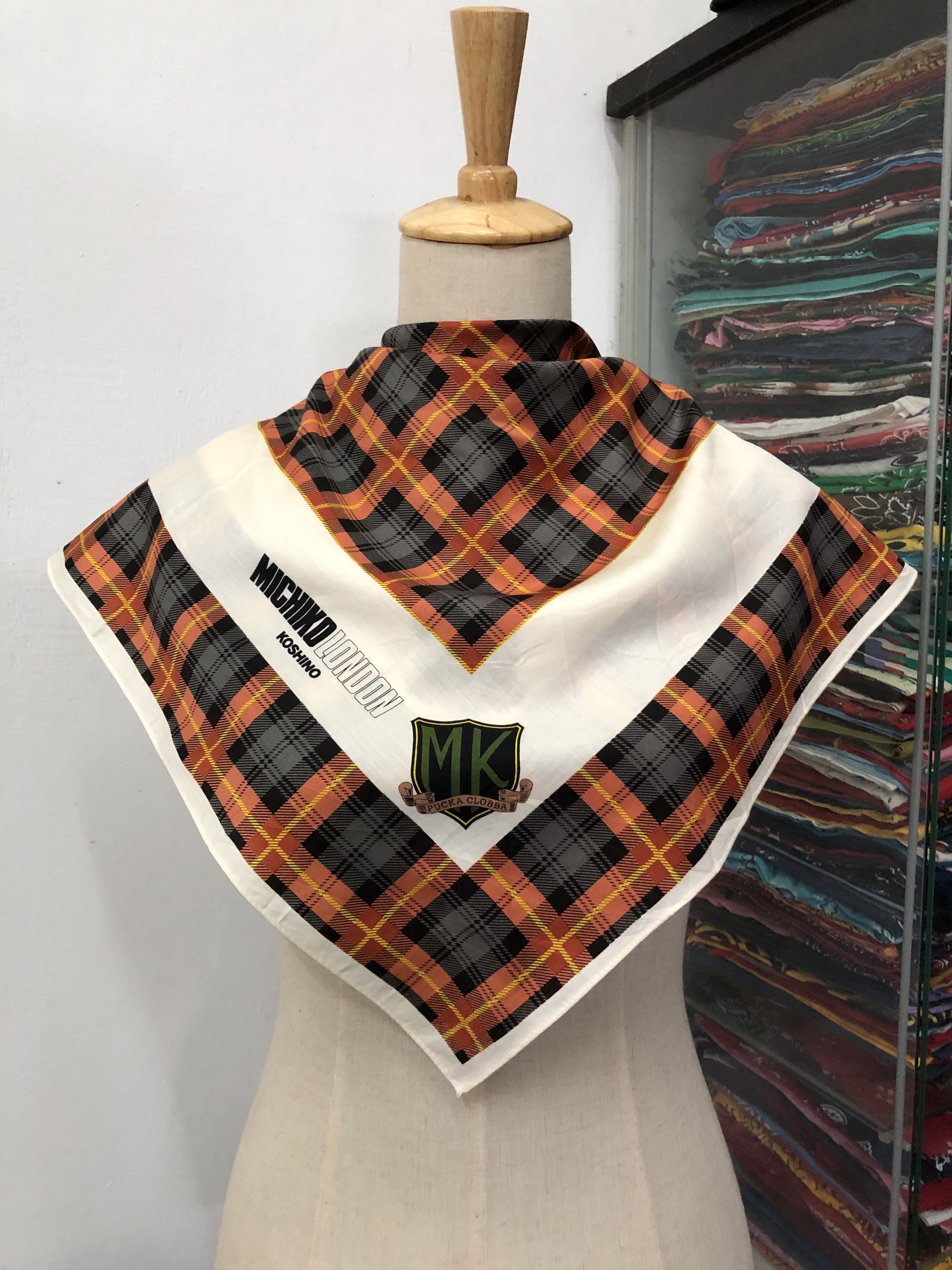 Michiko Koshino London × Vintage Vintage Michiko Koshino London Silk Scarf Size ONE SIZE - 1 Thumbnail