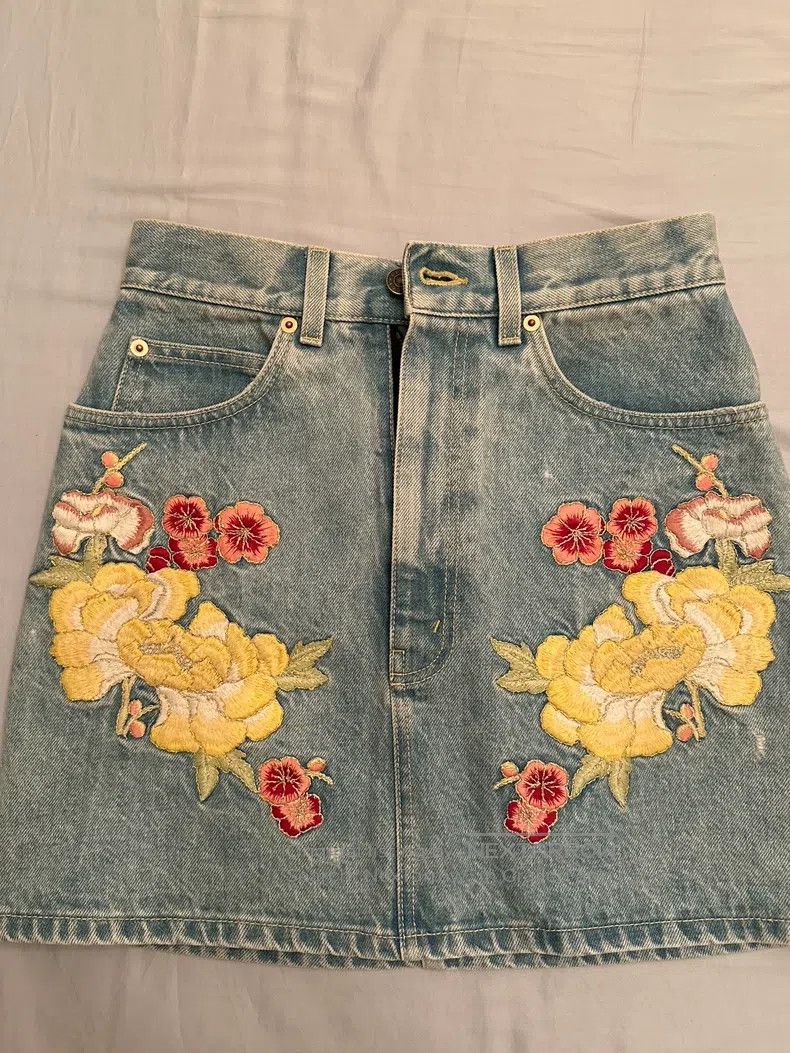 Gucci Gucci Heavy industry embroidered denim skirt Size 25" / US 0 / IT 36 - 1 Thumbnail