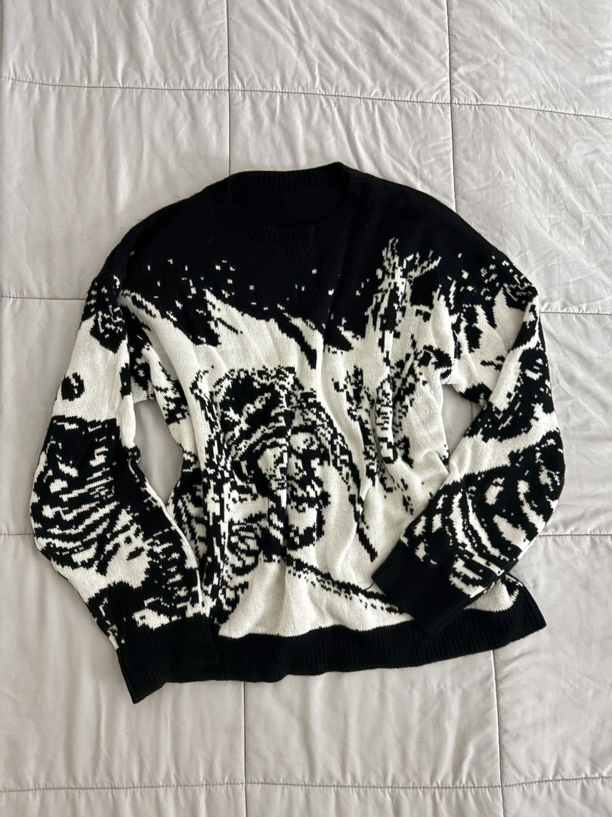 Other Black & white skull knit sweater Size US L / EU 52-54 / 3 - 1 Thumbnail