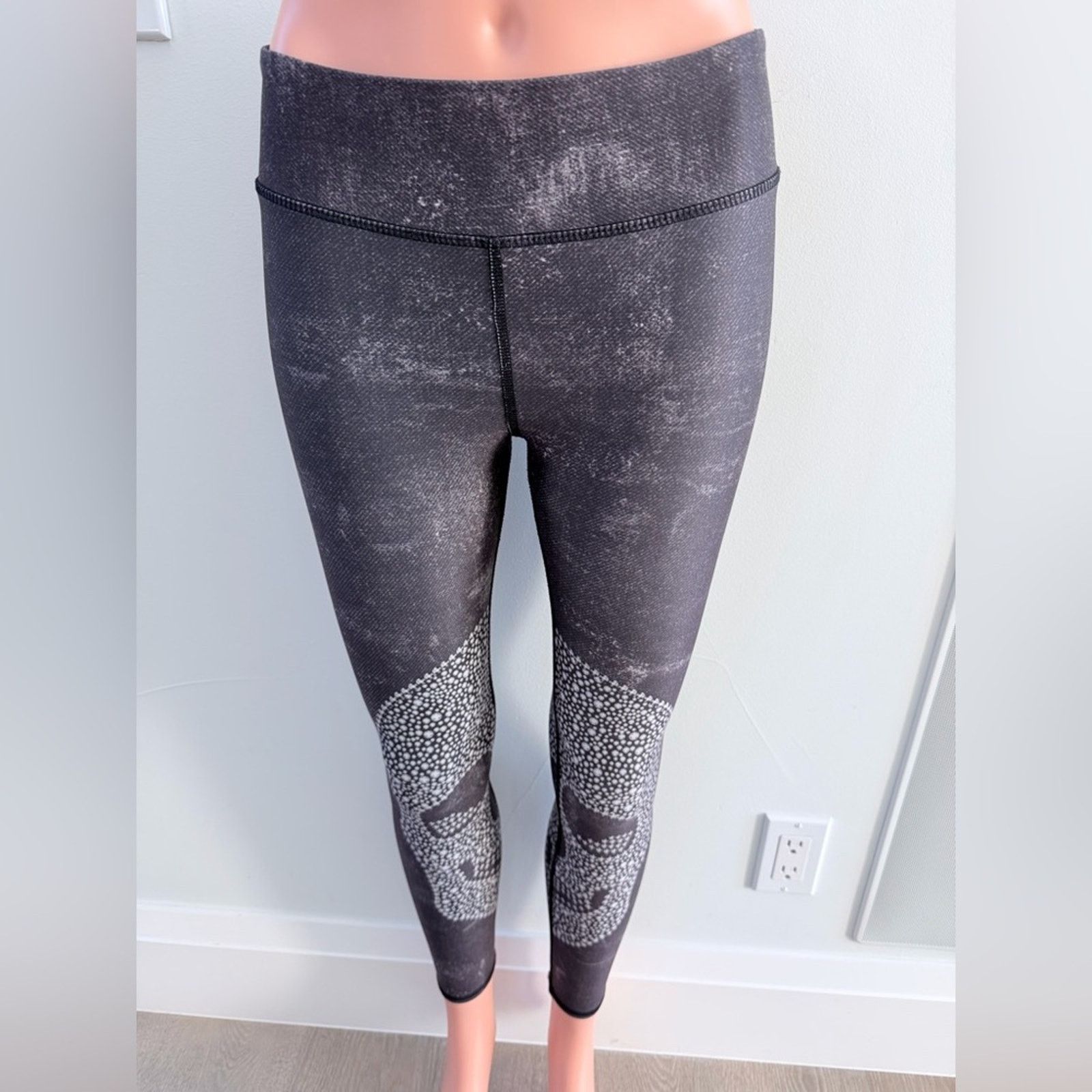 Other Gym Workout Yoga Pilates Gym Black Gray Leggings size XS/S Size 26" / US 2 / IT 38 - 1 Thumbnail