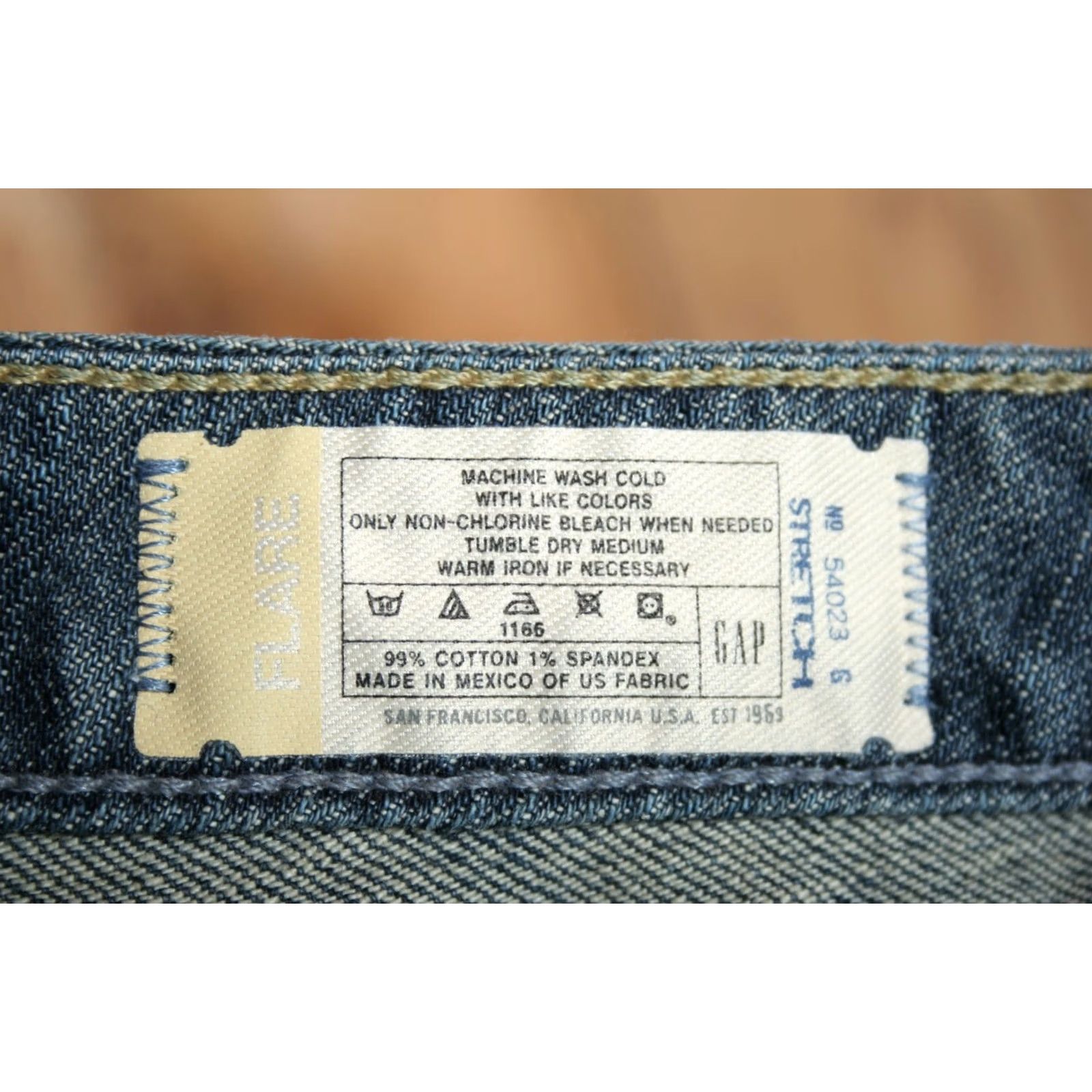 Gap VINTAGE GAP Blue Stretch Denim Low Rise Flare Leg Jeans Sz. 8 (32x31) Women Jeans Blue Flared 2007 Spring Womens Size 8 Slim Fit Tight Hosiery? Size 24" / US 00 / IT 34 - 6 Thumbnail