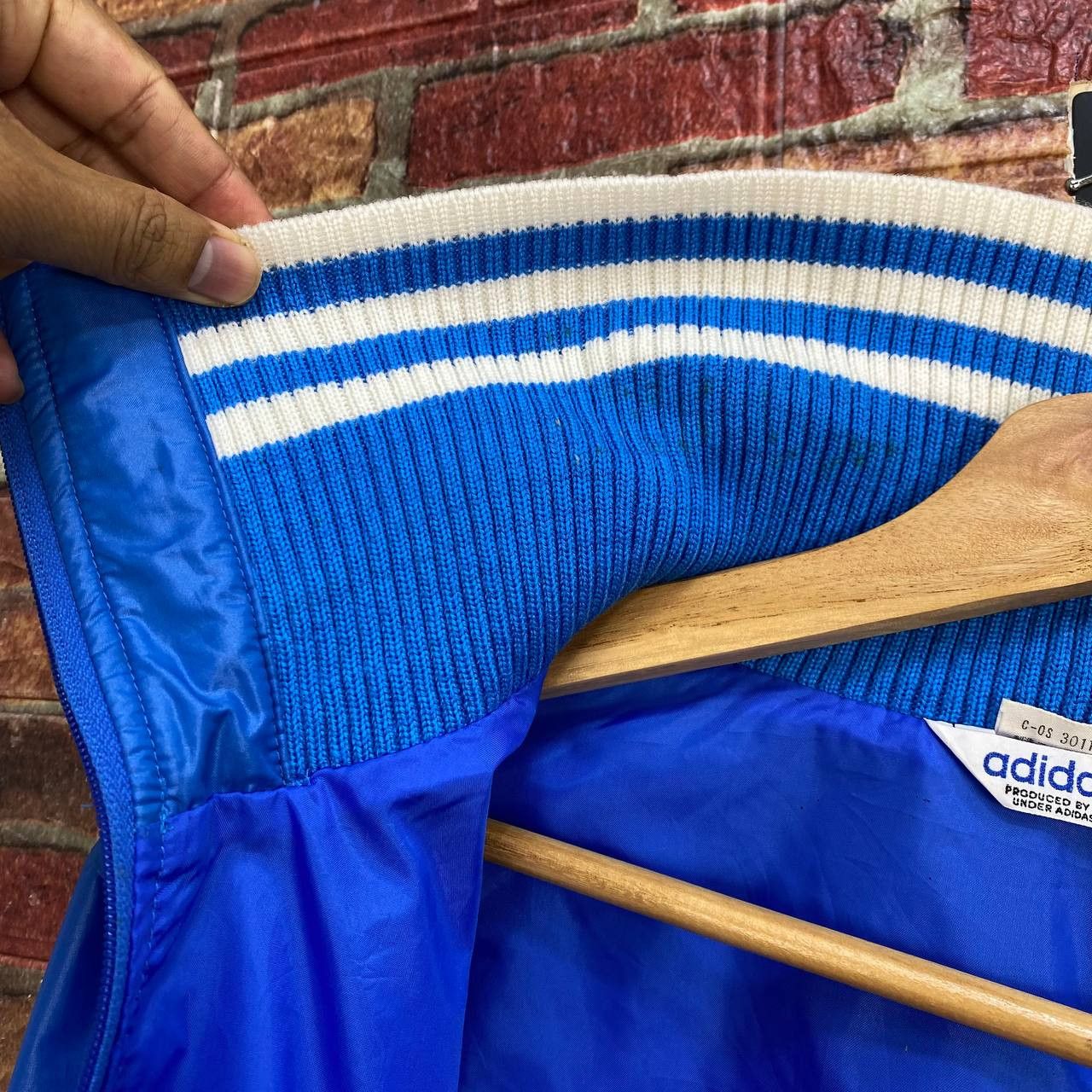 Adidas VINTAGE ADIDAS JAPAN NYLON BLUE STRIPED COLLAR HIDDEN HOOD Size US L / EU 52-54 / 3 - 14 Thumbnail