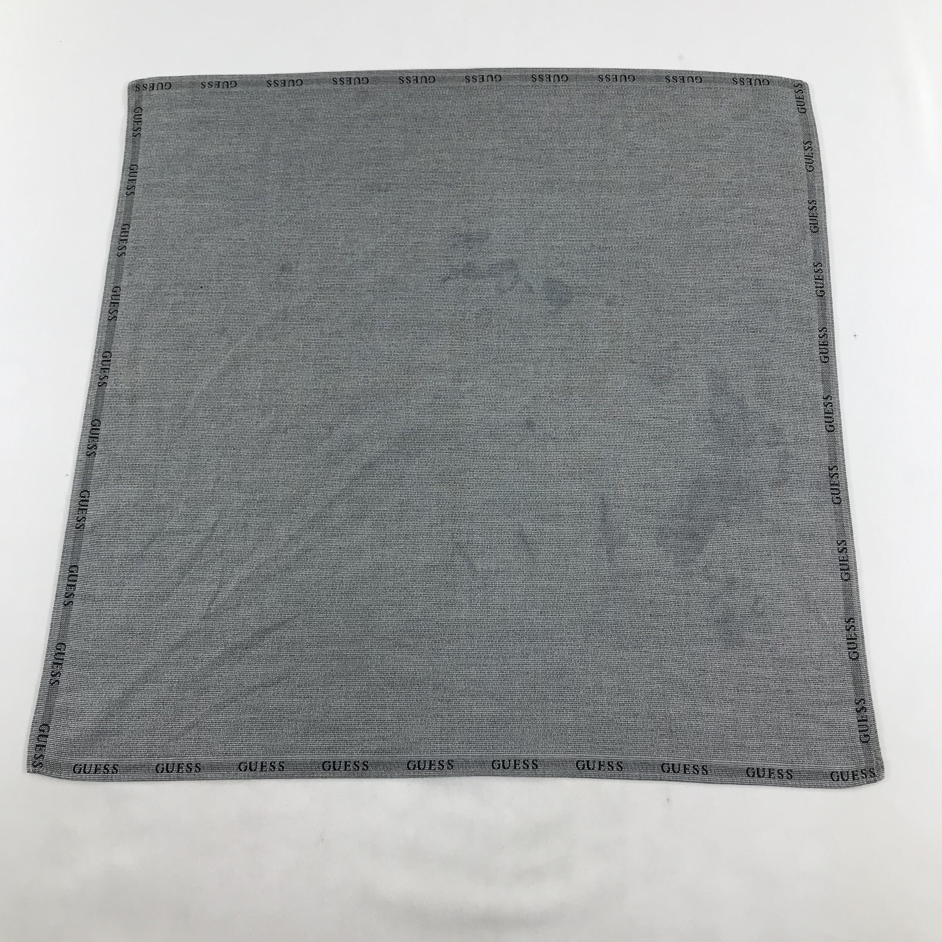 Guess × Vintage Guess Handkerchief Neckerchief Bandana H13 Size ONE SIZE - 3 Thumbnail