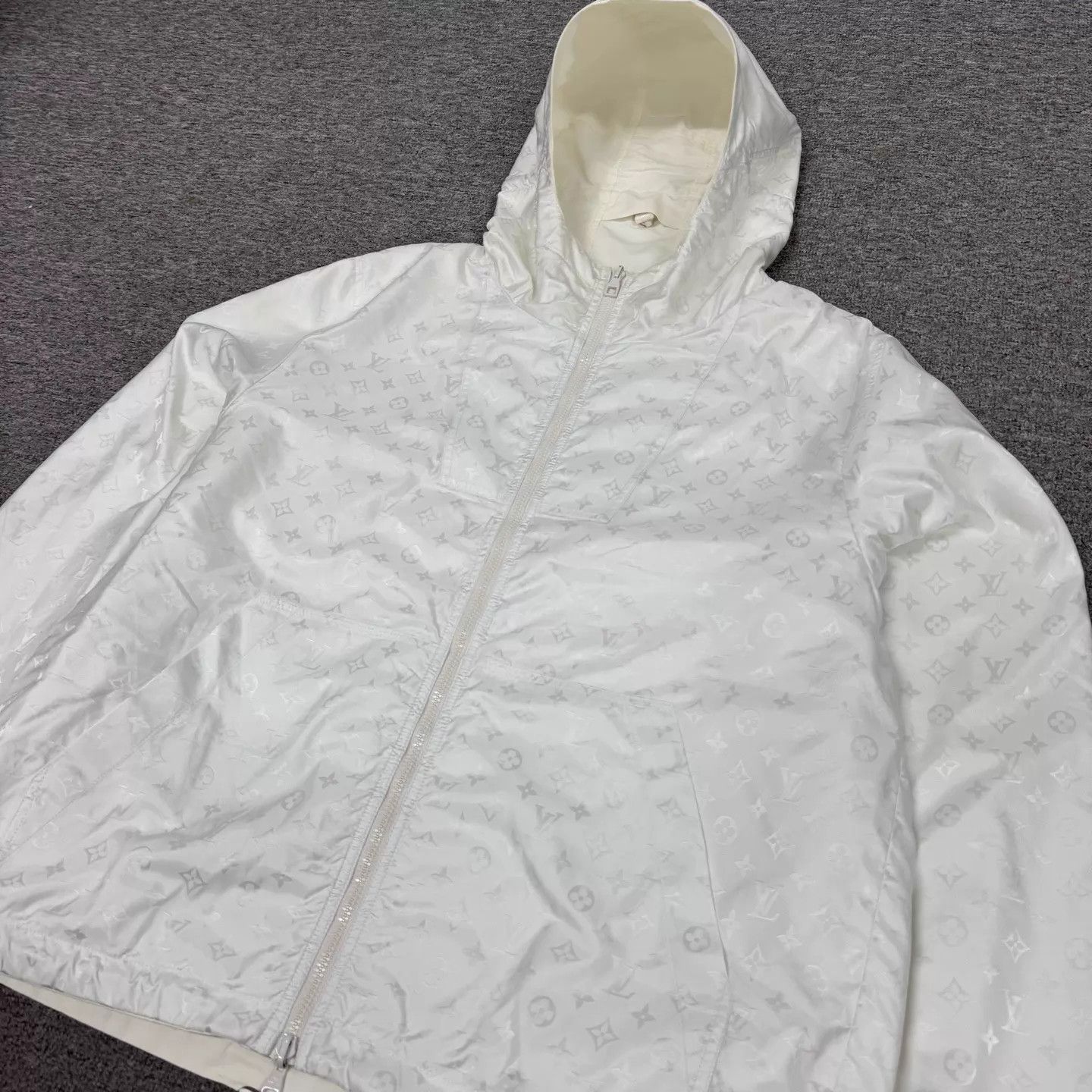 Louis Vuitton LV double-sided Monogram white hooded jacket size52 Size US L / EU 52-54 / 3 - 4 Thumbnail