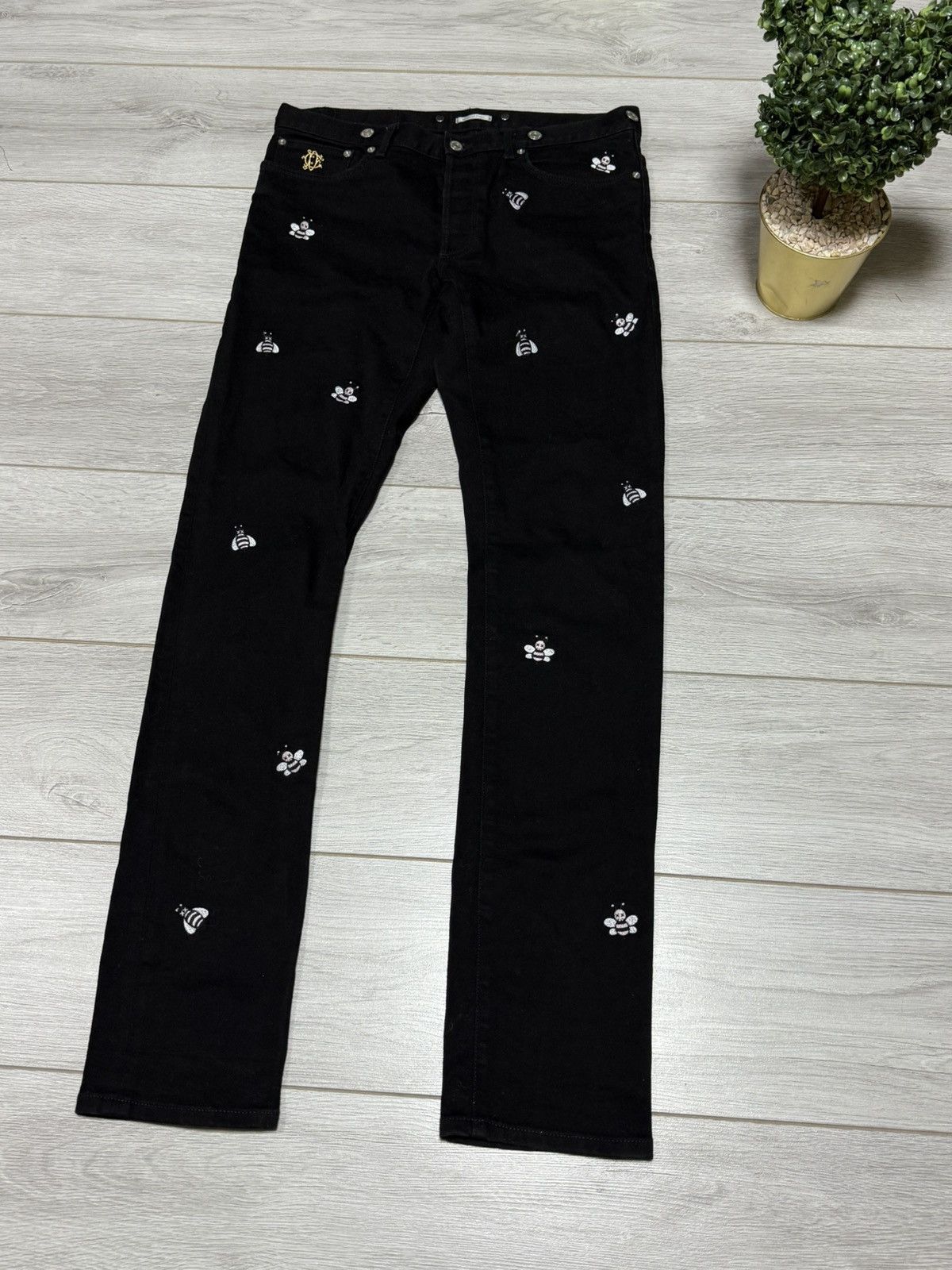 Dior × Kaws Dior x Kaws bugs slim jeans pants all over buttons Size US 33 - 2 Thumbnail